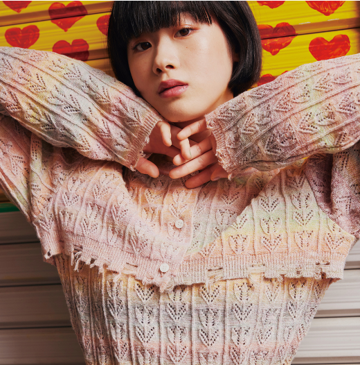 ニットドレス ¥29,700 ショートカーディガン     ¥25,300