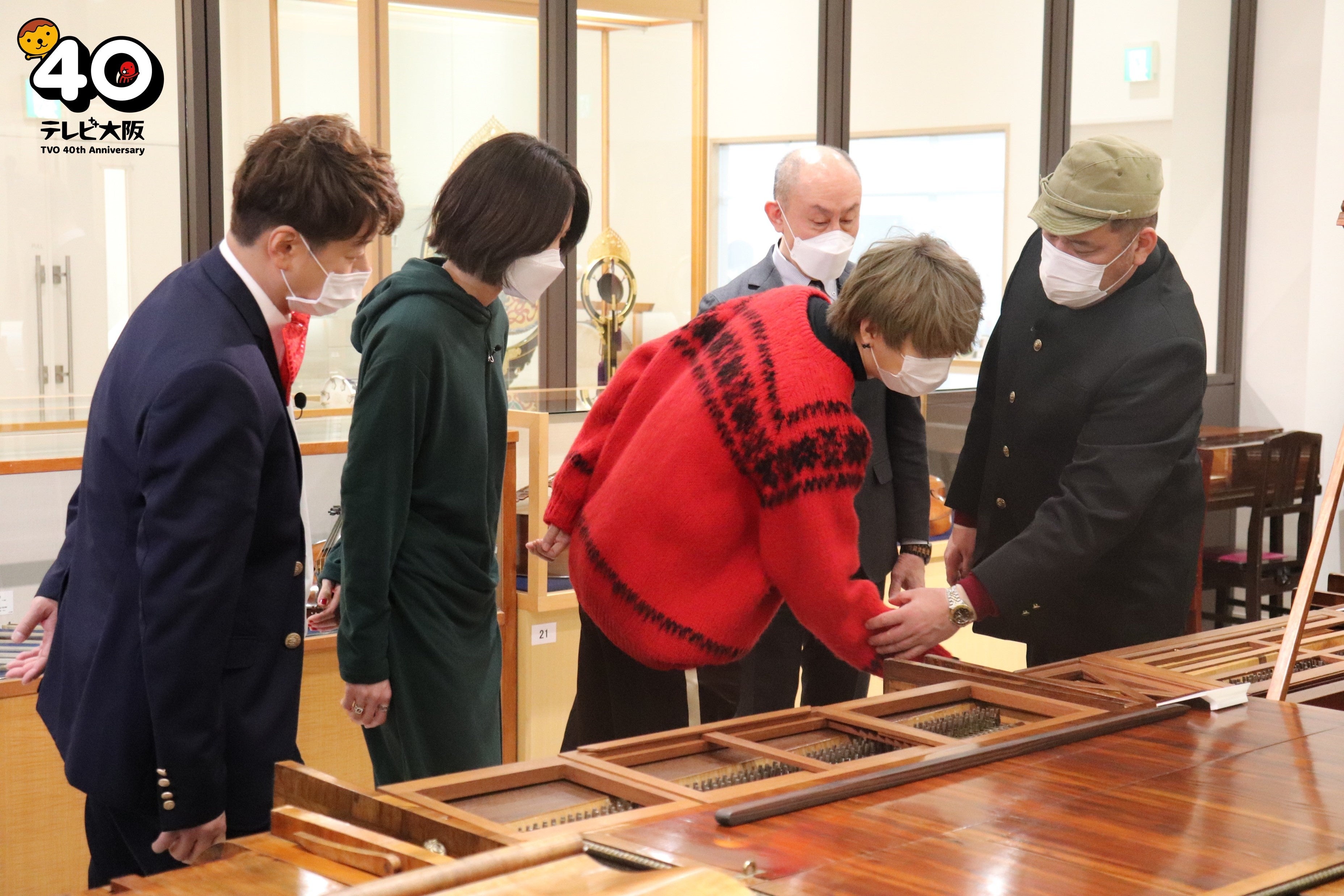 大阪大楽大学が持つ歴史的な楽器に興味津々