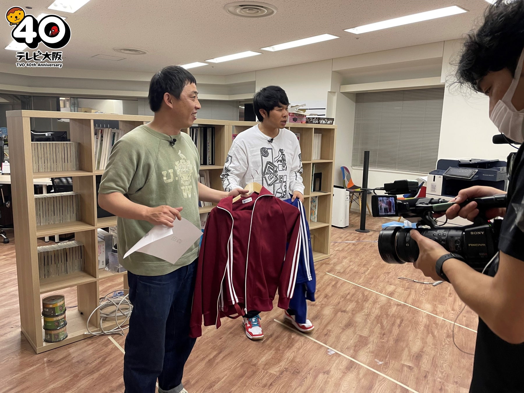 ジャージを渡されるさらば青春の光。この後一体何が行われるのか⁉