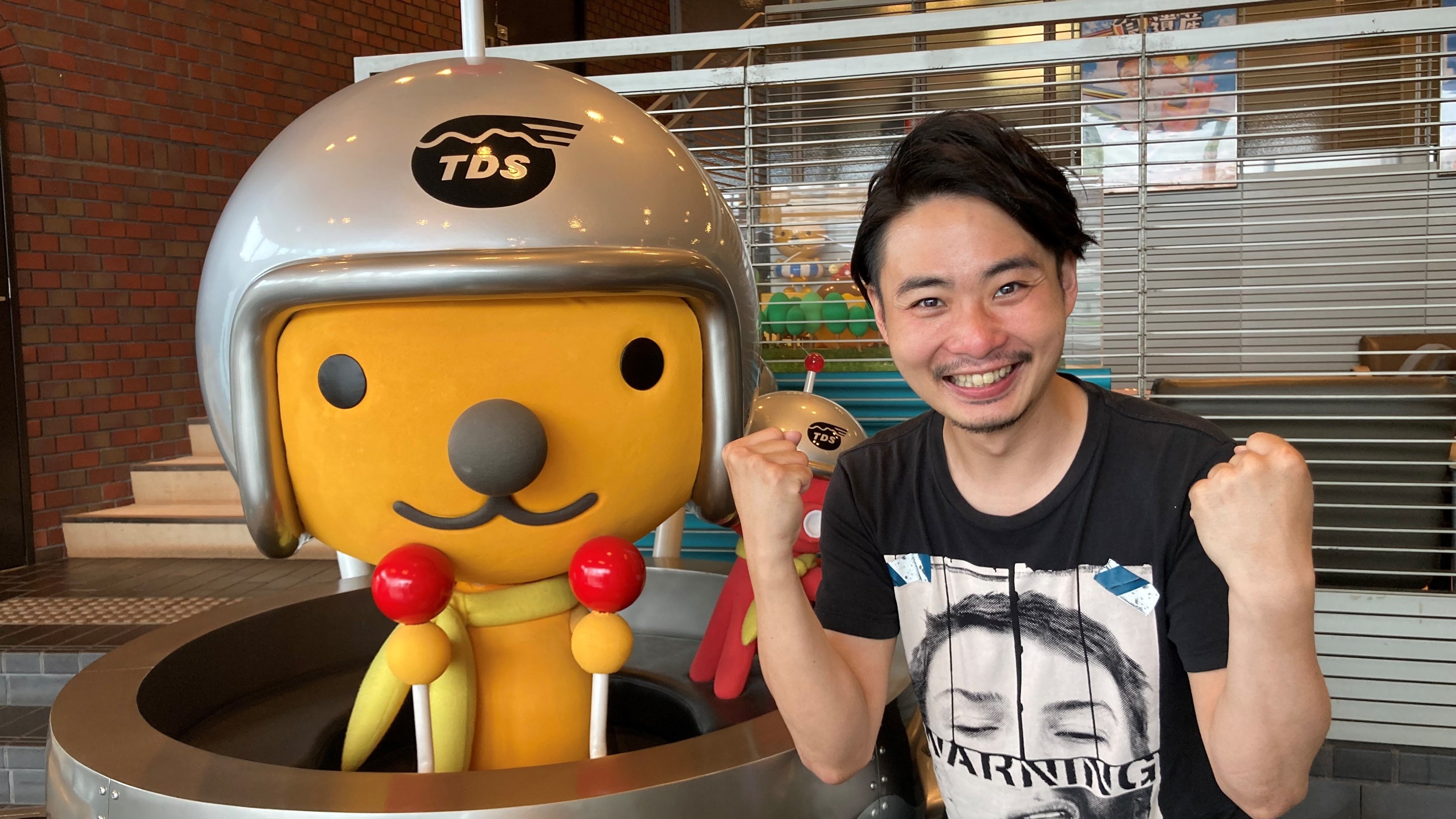 AD藤本(写真右)とたこるくん