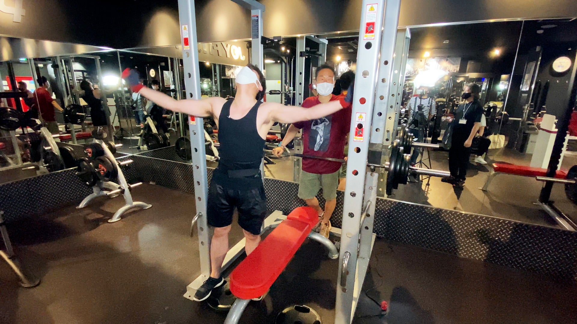 TVO　ベンチプレス100㎏を上げた直後の前田拓哉アナウンサー　2022年6月3日撮影