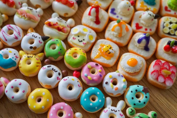 思わず食べちゃいそう！？樹脂粘土で作った小さなパンや動物。