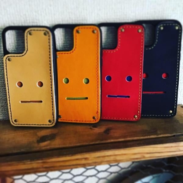 革製のスマホケース。毎日使う物だから手触りの良い愛着の湧くものを求めてみてはいかがですか？