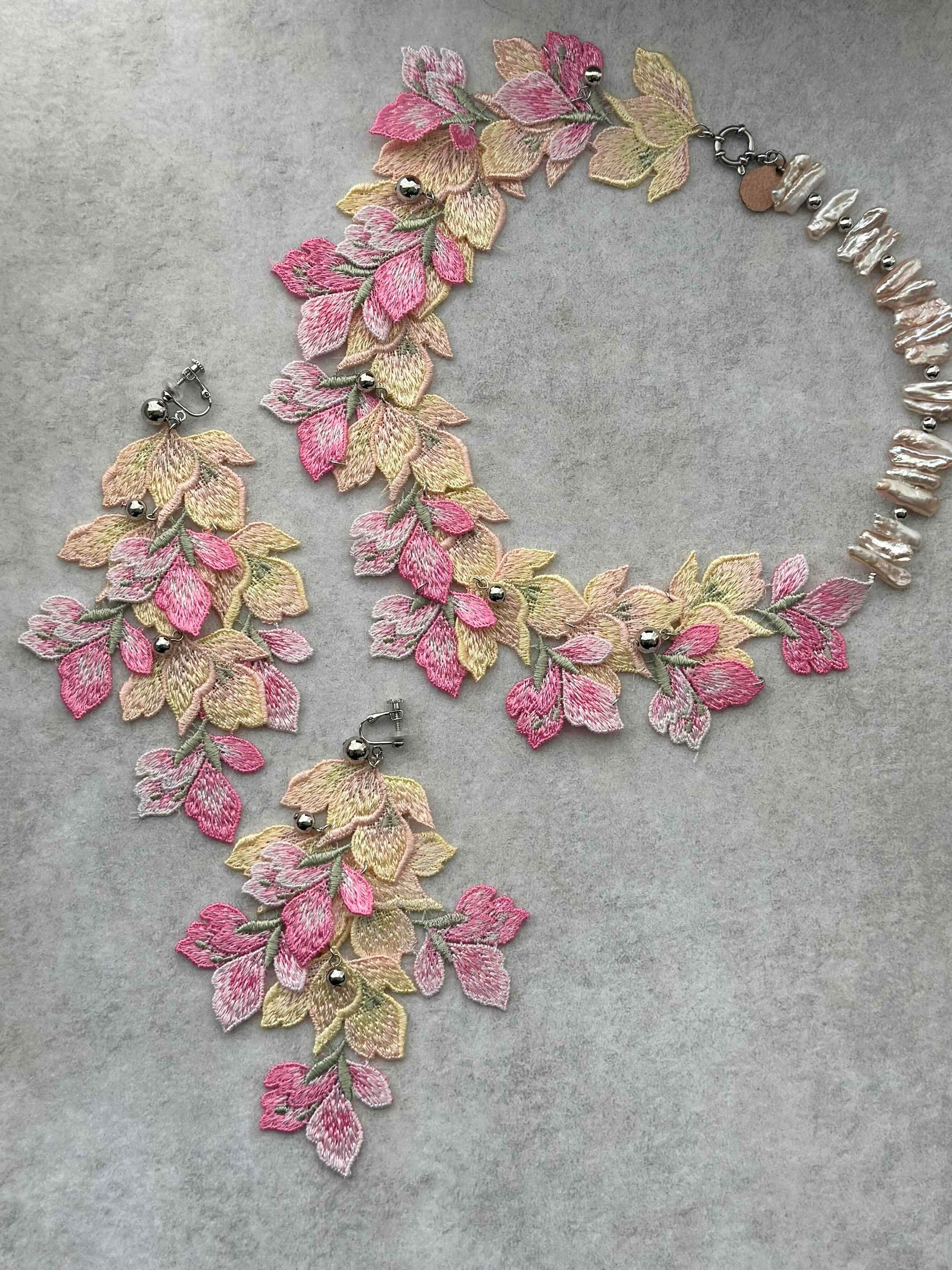 C賞：『Re：bloom』ネックレス・イヤリングセット