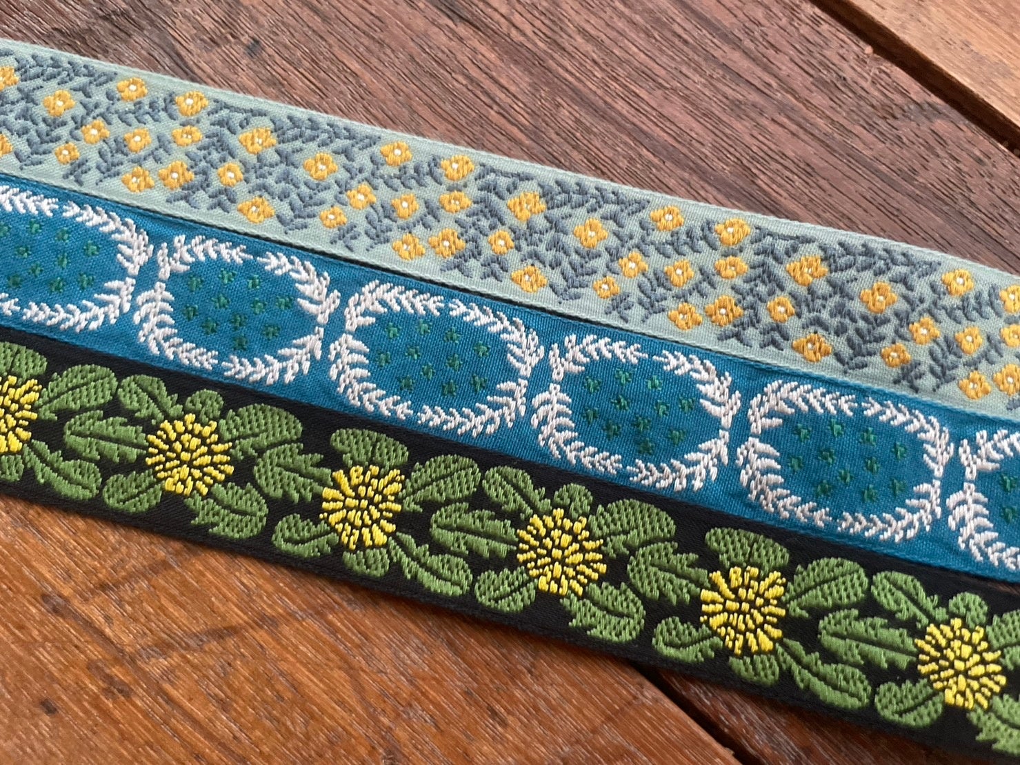 B賞：レピヤンリボン「オリジナルチロル3本セット」