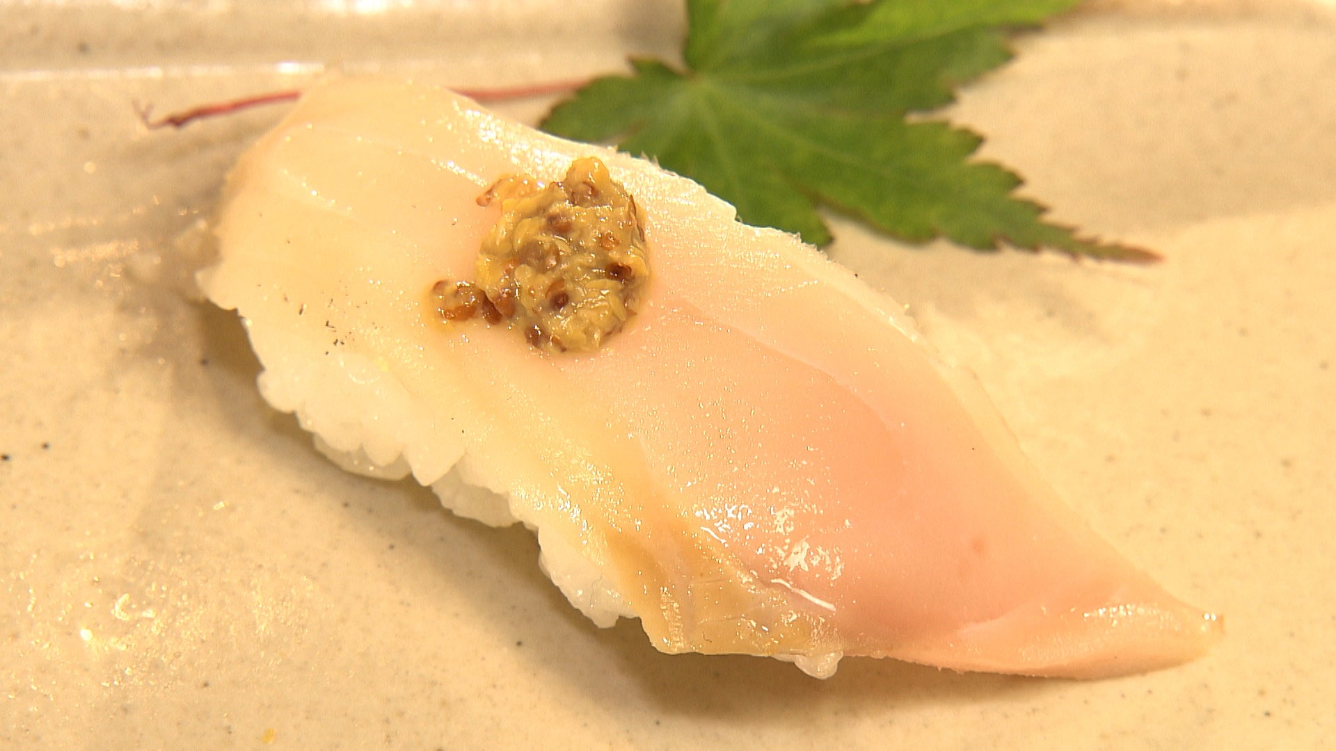 びわますの寿司