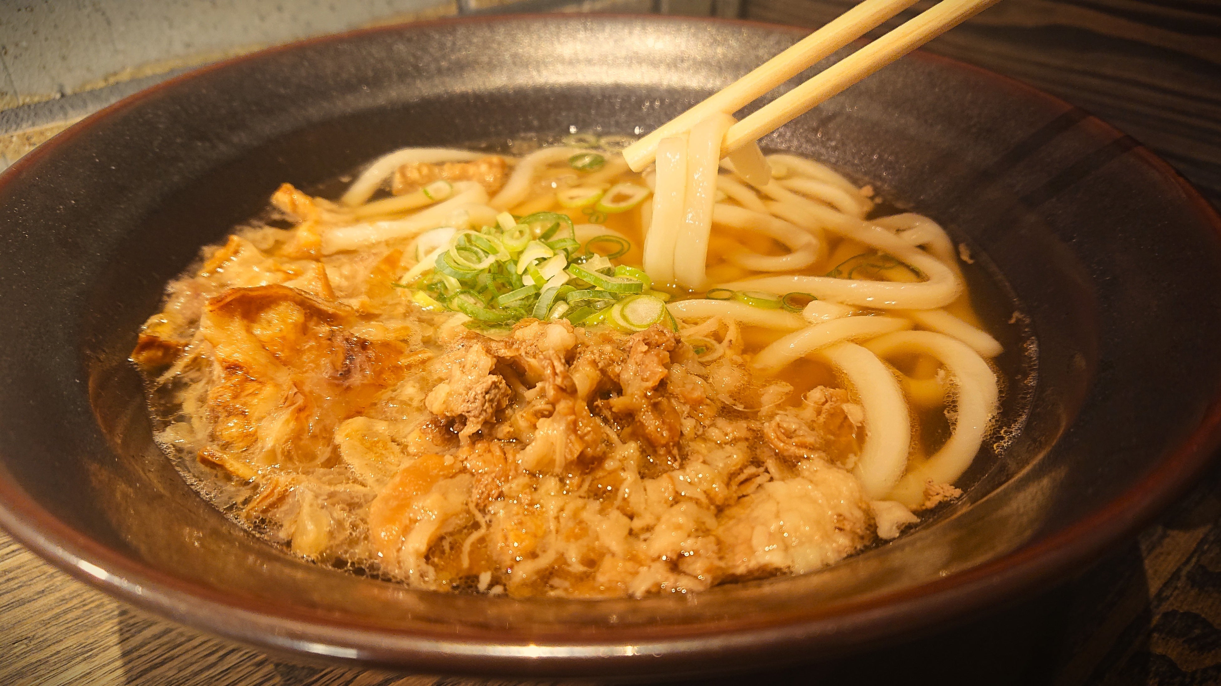 名物肉かすうどん（風雲児 日ノ本）