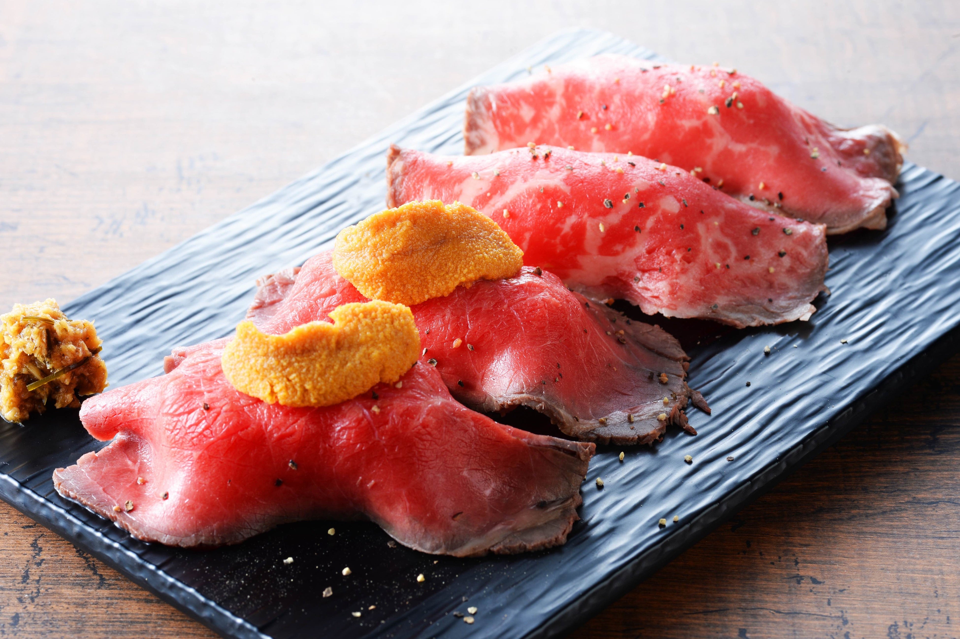 道産牛の肉寿司食べ比べ（金獅子精肉店）