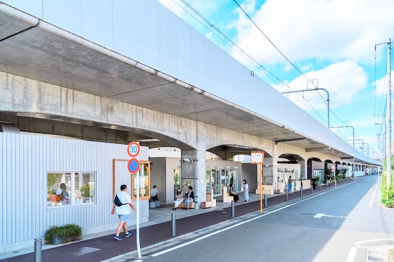 ＜コウカシタ・ヒガコインキュベーション＞ JR中央線東小金井駅付近の高架下にある創業支援施設「KOーTO｣「POーTO｣｢MAーTO」の集合体。シェアキッチンやシェアオフィス等があり、行政や金融機関、地元企業と連携して創業支援を行う。
