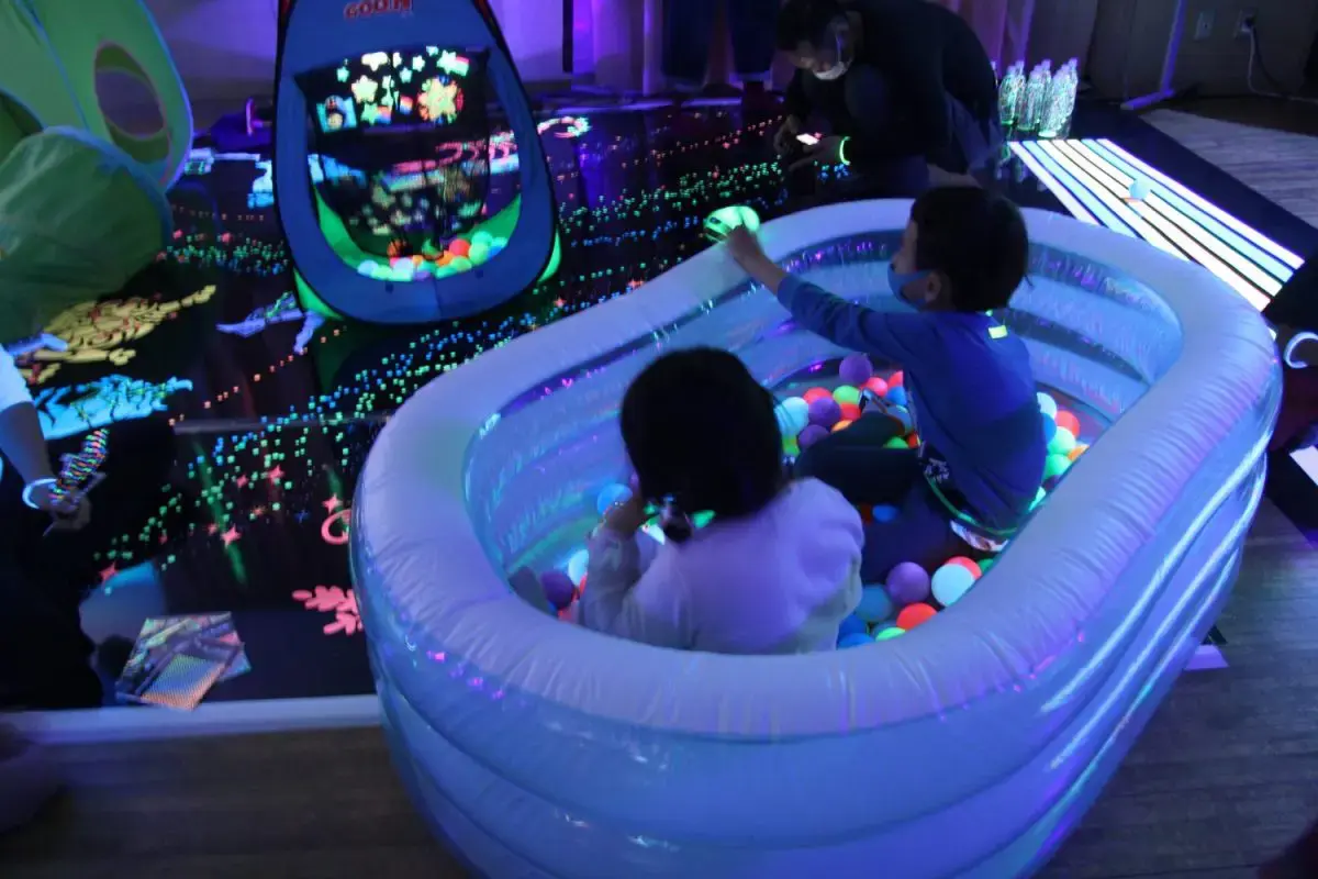 ひかりのあそびば