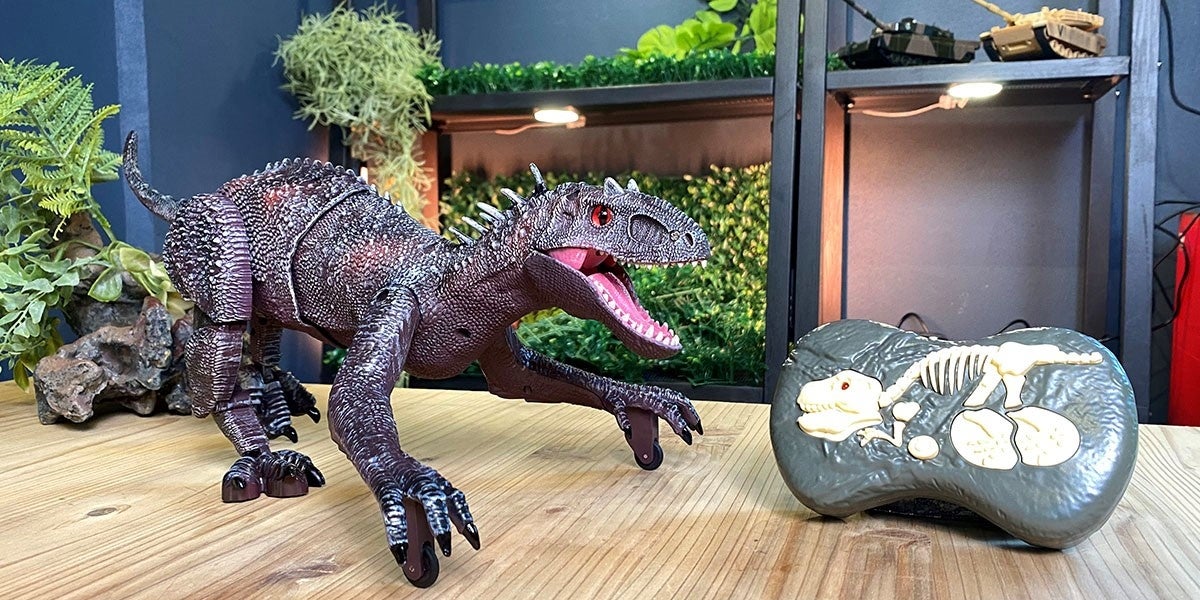 迫力あるバーニング ダイナソー本体と化石型コントローラーは、部屋に飾って眺めているだけでも大満足。