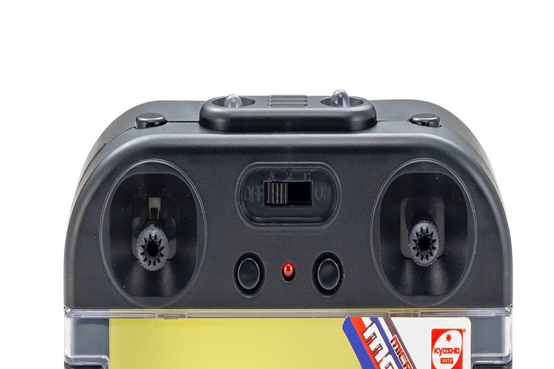 バンド（周波数）はA-B-Cの3つから選択するスタイル。異なるバンドを選べば3機が同時に飛行可能。複数台同時飛行でレースやゲームも楽しめる。