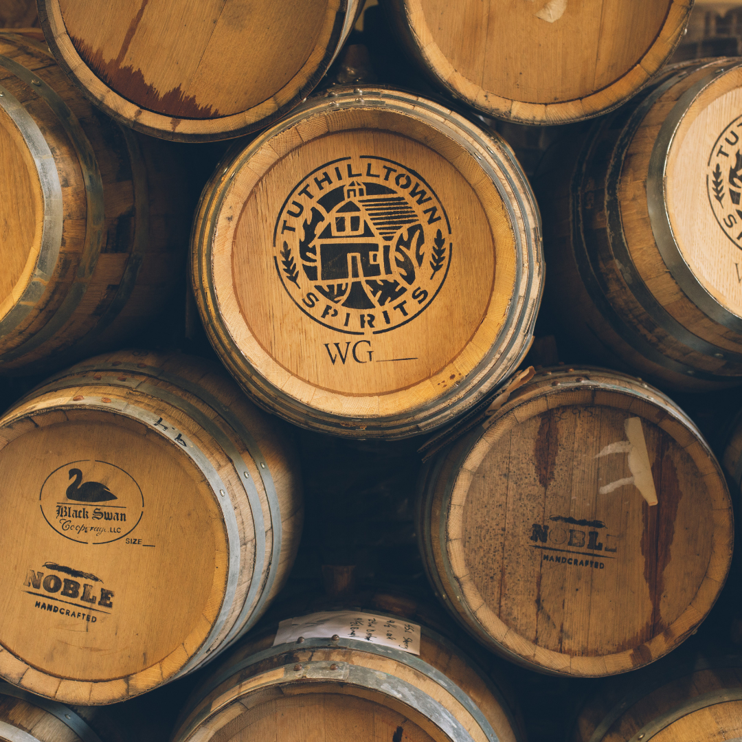 ウイスキー製造後の樽の中で熟成