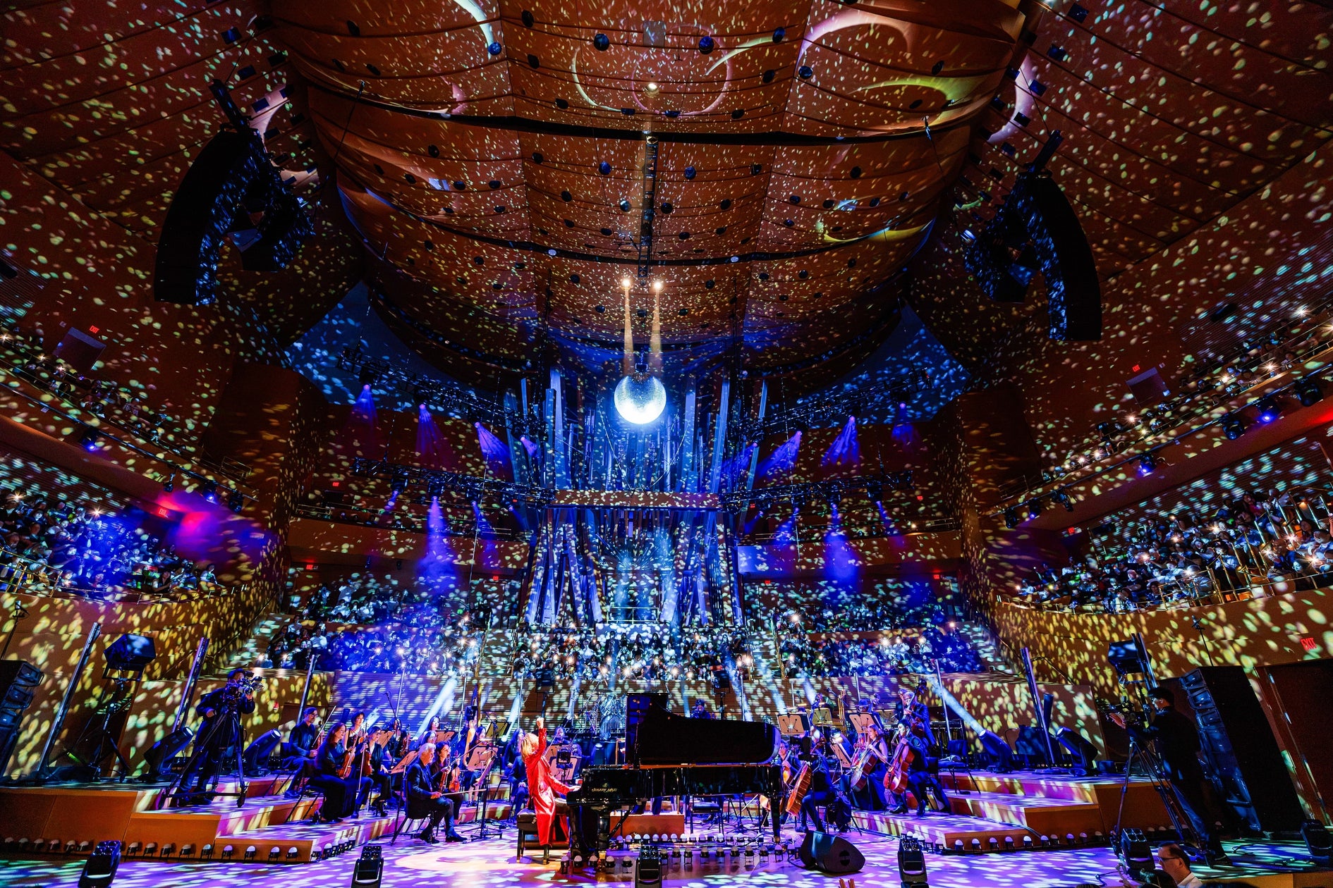 YOSHIKI、米LAで想像を超えるクラシカルステージを創り上げる 名門ウォルト・ディズニー・コンサートホール2夜ソールドアウトの快挙 - #推し情報