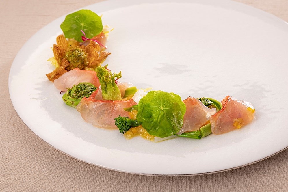 「金目鯛と山菜 柑橘フルーツのヴィネグレットソース」