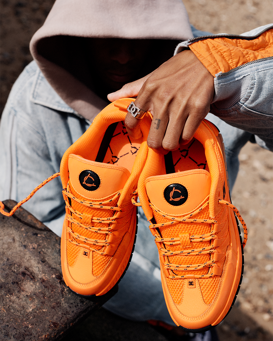 鮮烈なカラーポップ、ネオンオレンジの『The Lucien』が登場！（日本