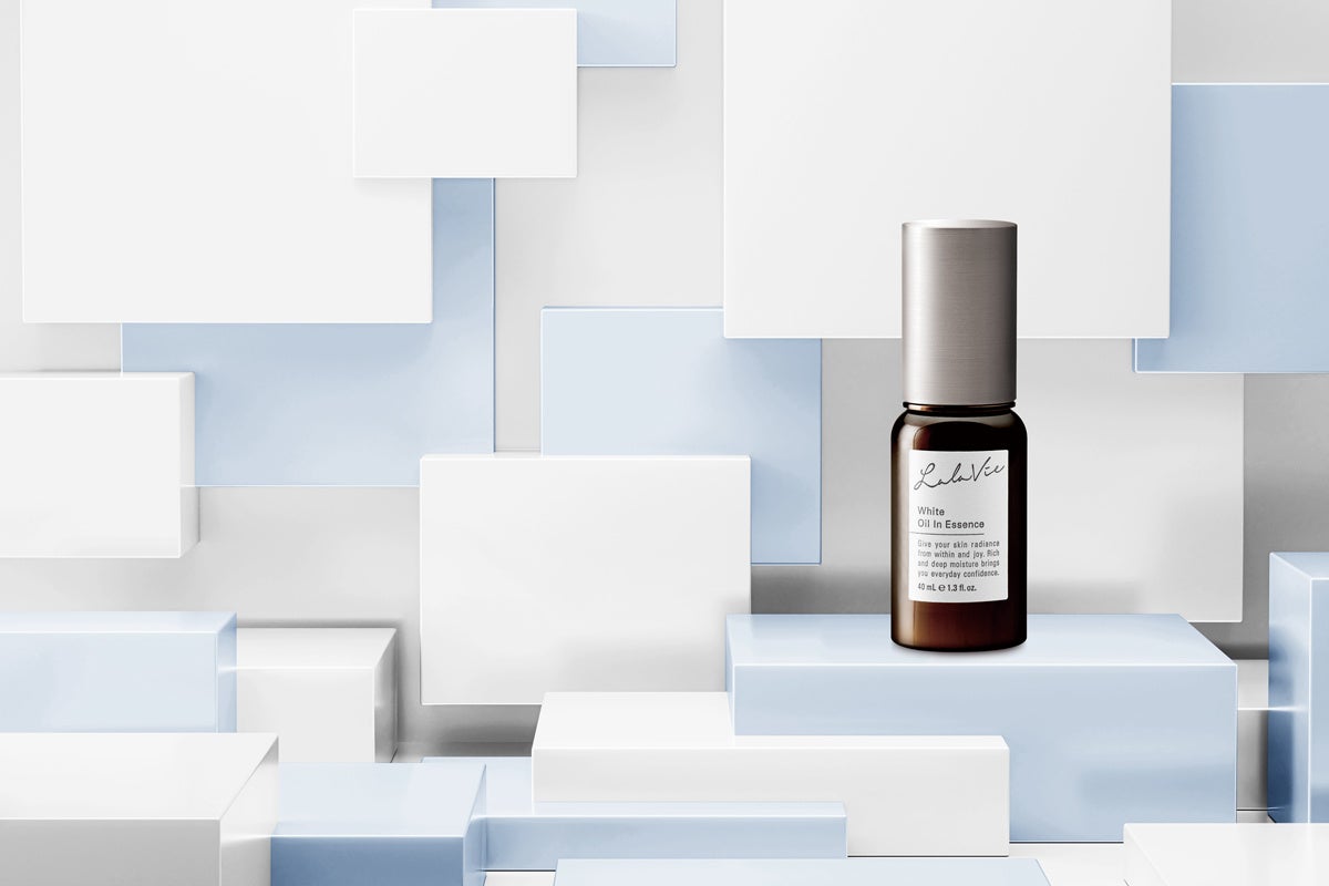 ララヴィ ホワイト オイルイン エッセンス