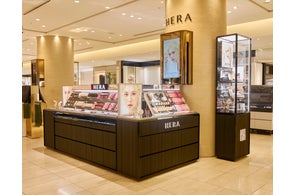 韓国・ソウル発のラグジュアリーメイクアップブランド「HERA(ヘラ)」東京初の百貨店常設カウンターを銀座三越にオープン。オープンを記念して山本美月、朝比奈彩、桜田通ら豪華ゲストが来訪。