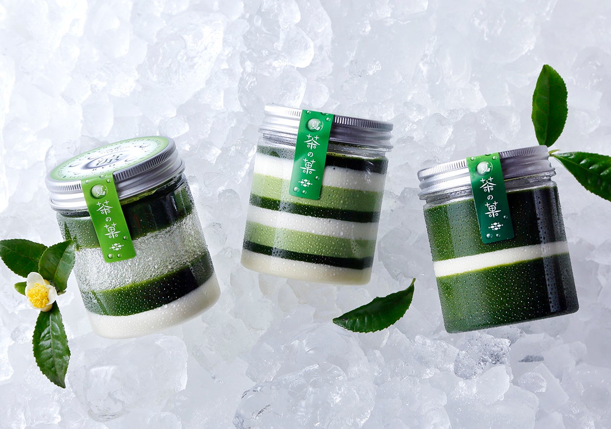 【左】：夏茶の菓「涼」税込¥1,080／【中】：夏茶の菓「茶」税込 ¥1,080／【右】：夏茶の菓「贅」税込 ¥2,160