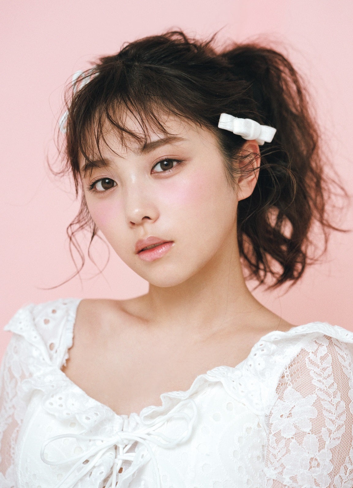 【送料無料】小松菜奈・山本美月さん掲載ページ（ポスターサイズ）#6112 表紙は、小松菜奈！ 『bis』2022年3月号発売 | 株式会社光文社の
