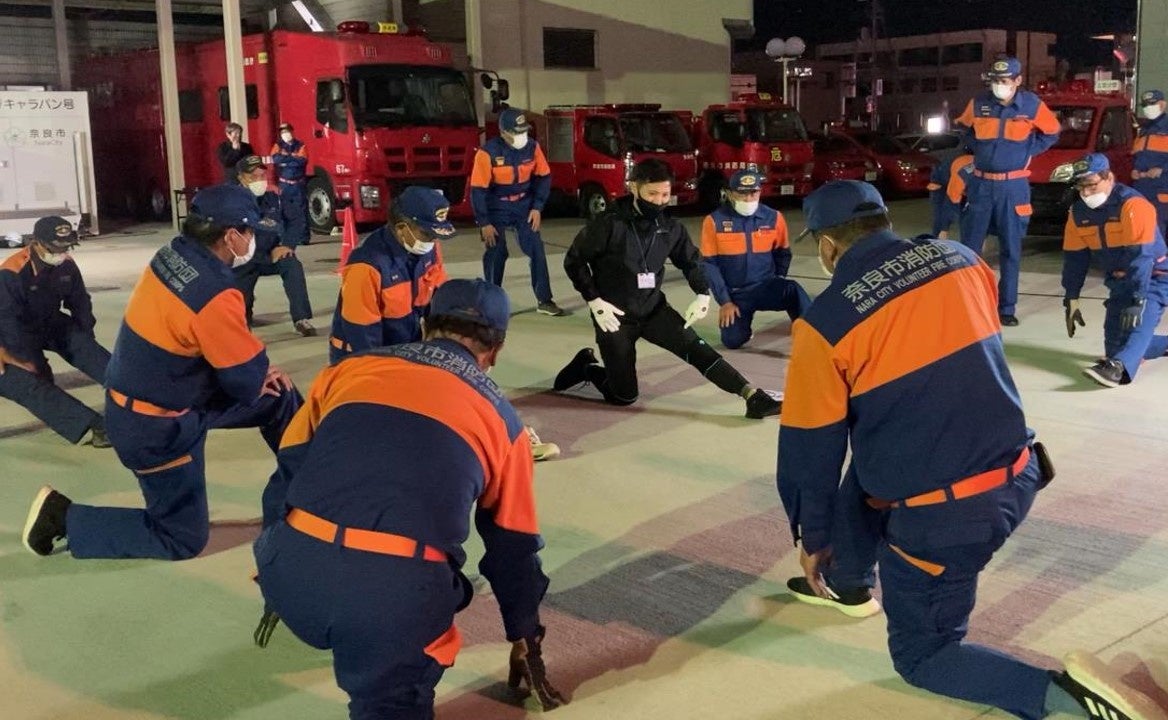 消防団での運動指導の様子。消防団員の皆様の要望やフィードバックをいただきながら完成させました。