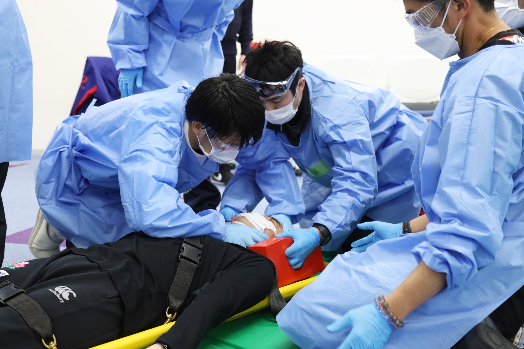 実際の器具を用いて行われた実技の様子