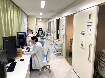 検査数増加のため、検査ブースとは別に報告書作成スペースを設置