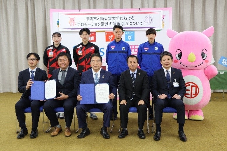 順天堂大学スポーツ健康科学部陸上競技部男子駅伝チームと体操