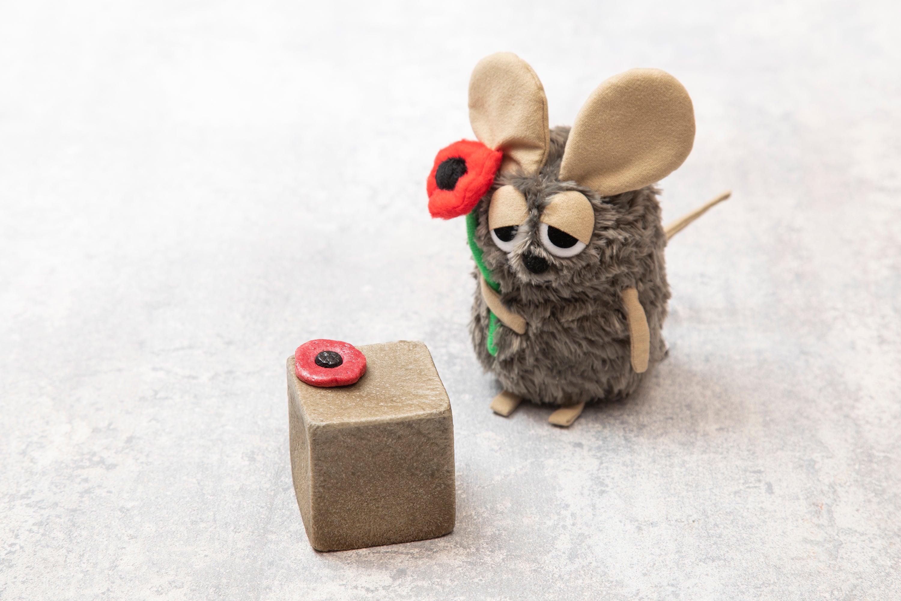 フレデリックの「ぱん」 ※ぬいぐるみはイメージ