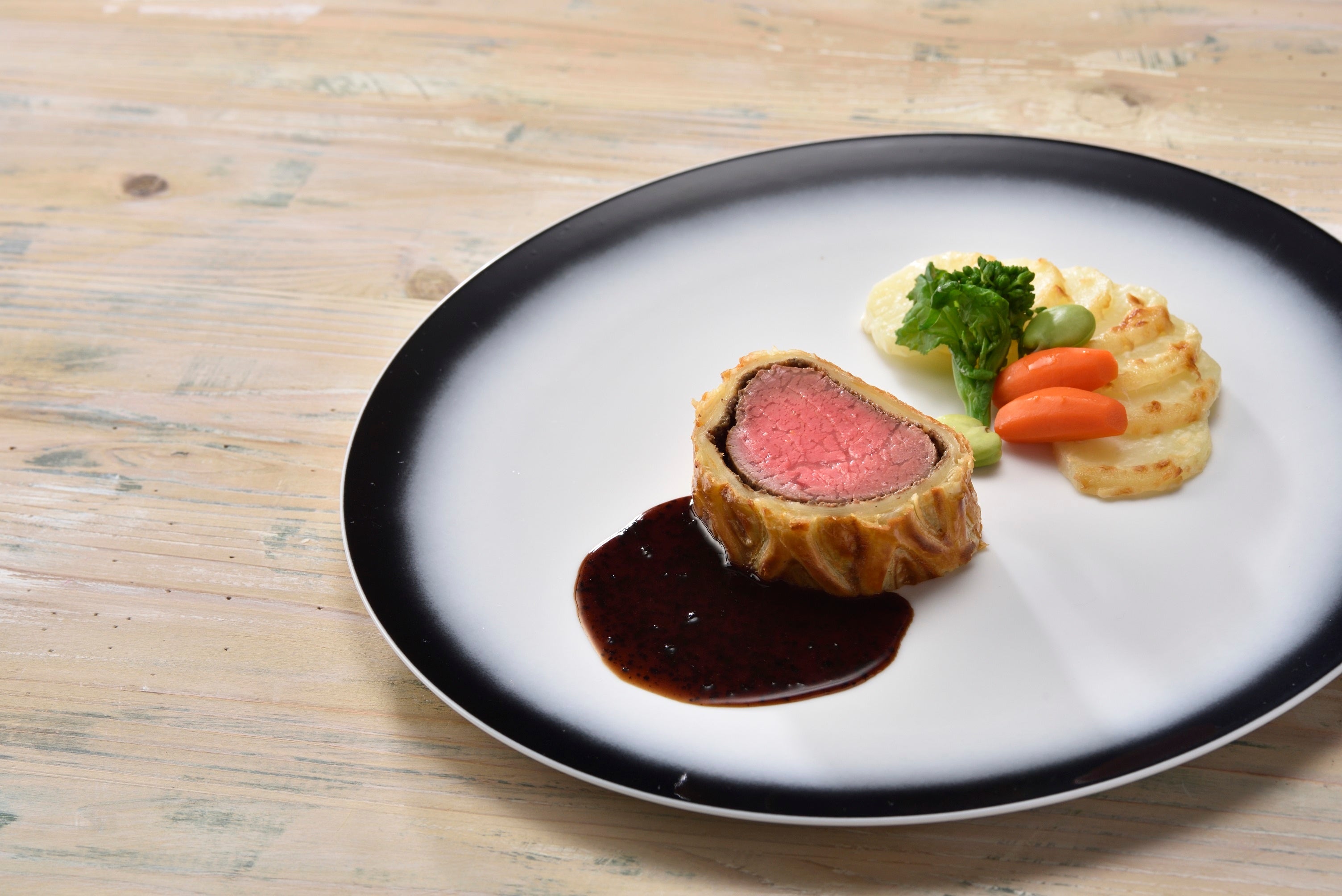 国産牛フィレ肉のパイ包み焼き