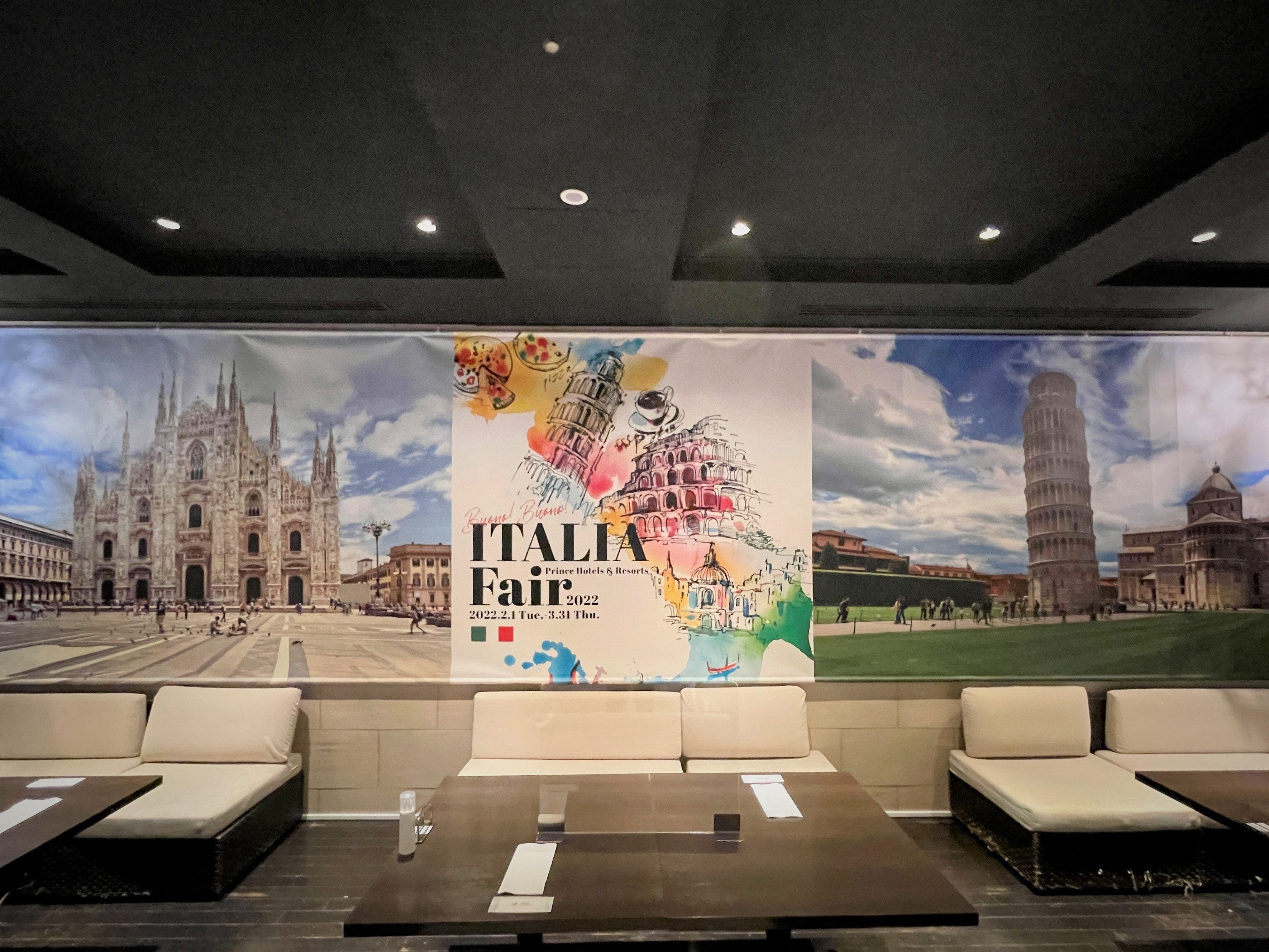 「LUXE DINING HAPUNA」イタリアの観光名所をイメージした装飾を施した店内