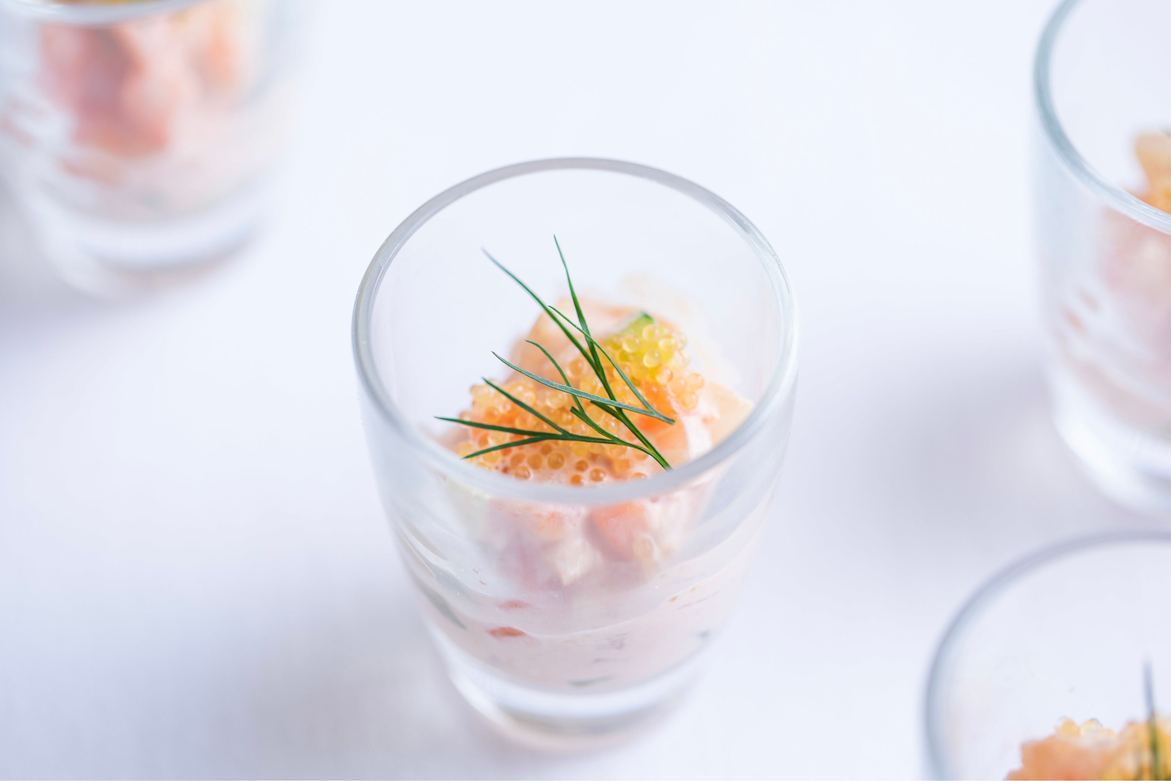 若手料理人が考案した「エビと春野菜のマセドワーヌサラダ」