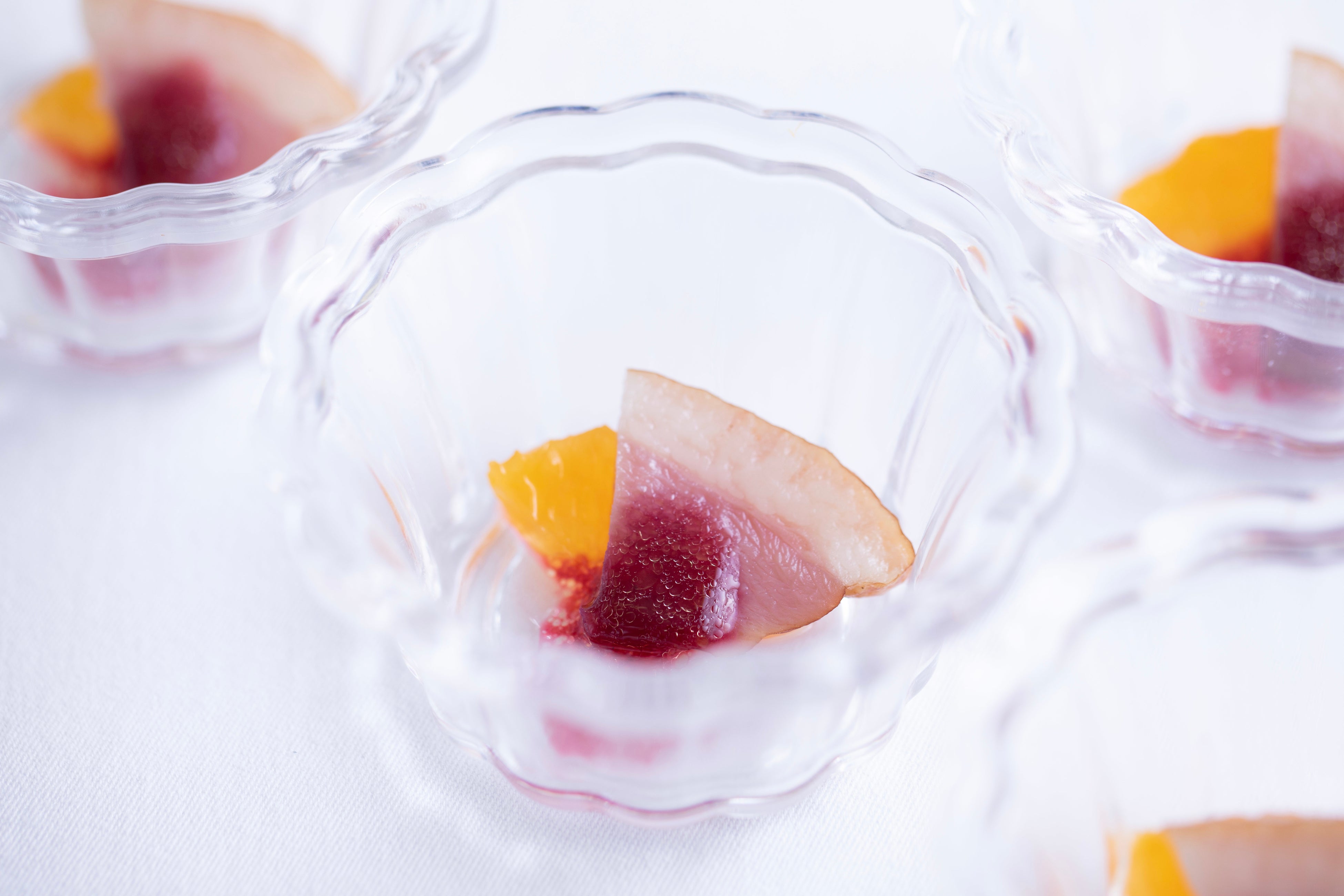 若手料理人が考案した「合鴨スモーク　ベリーソース添え」