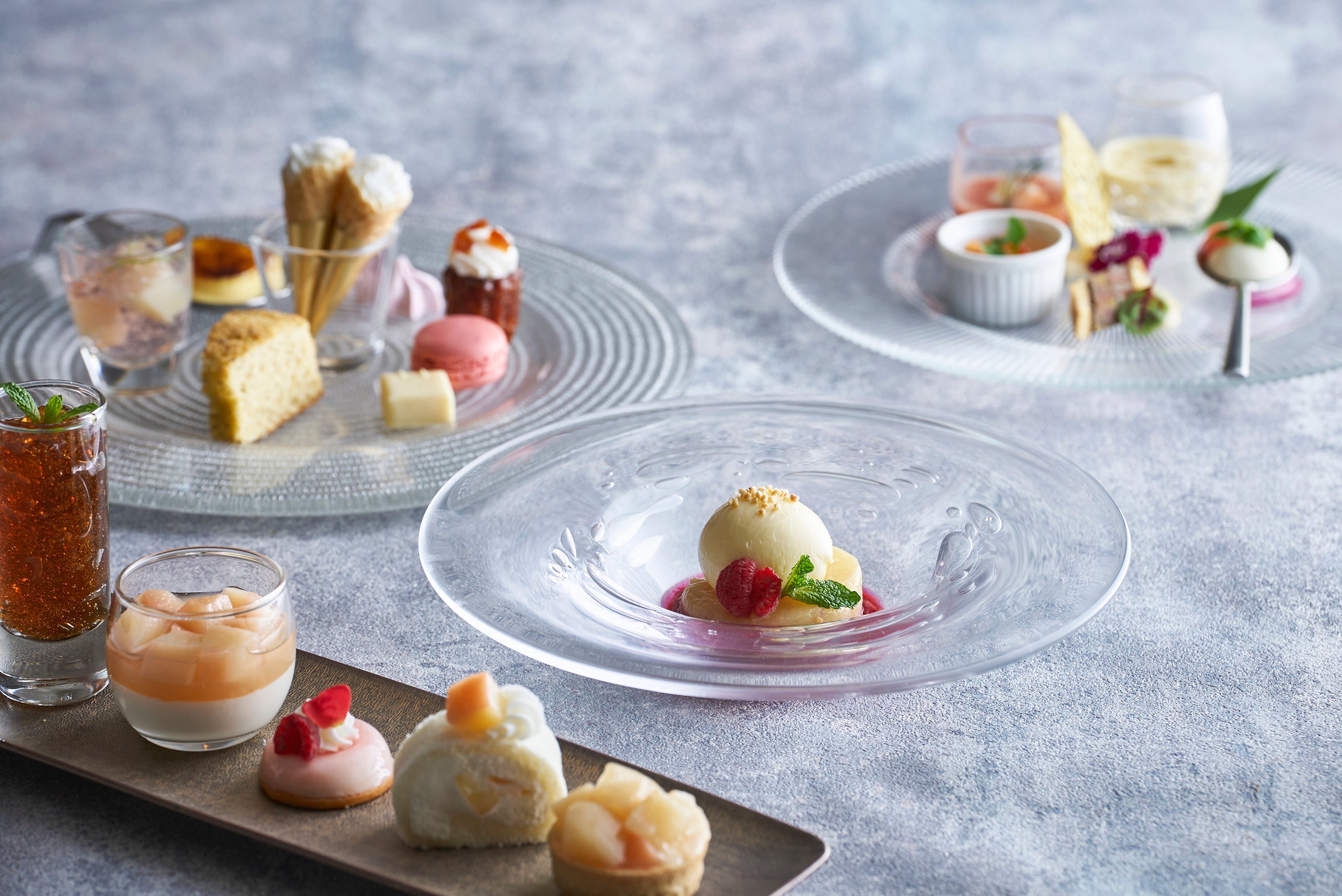 夏のスイーツコース『Peach & Milk』（DINING & BAR TABLE 9 TOKYO）