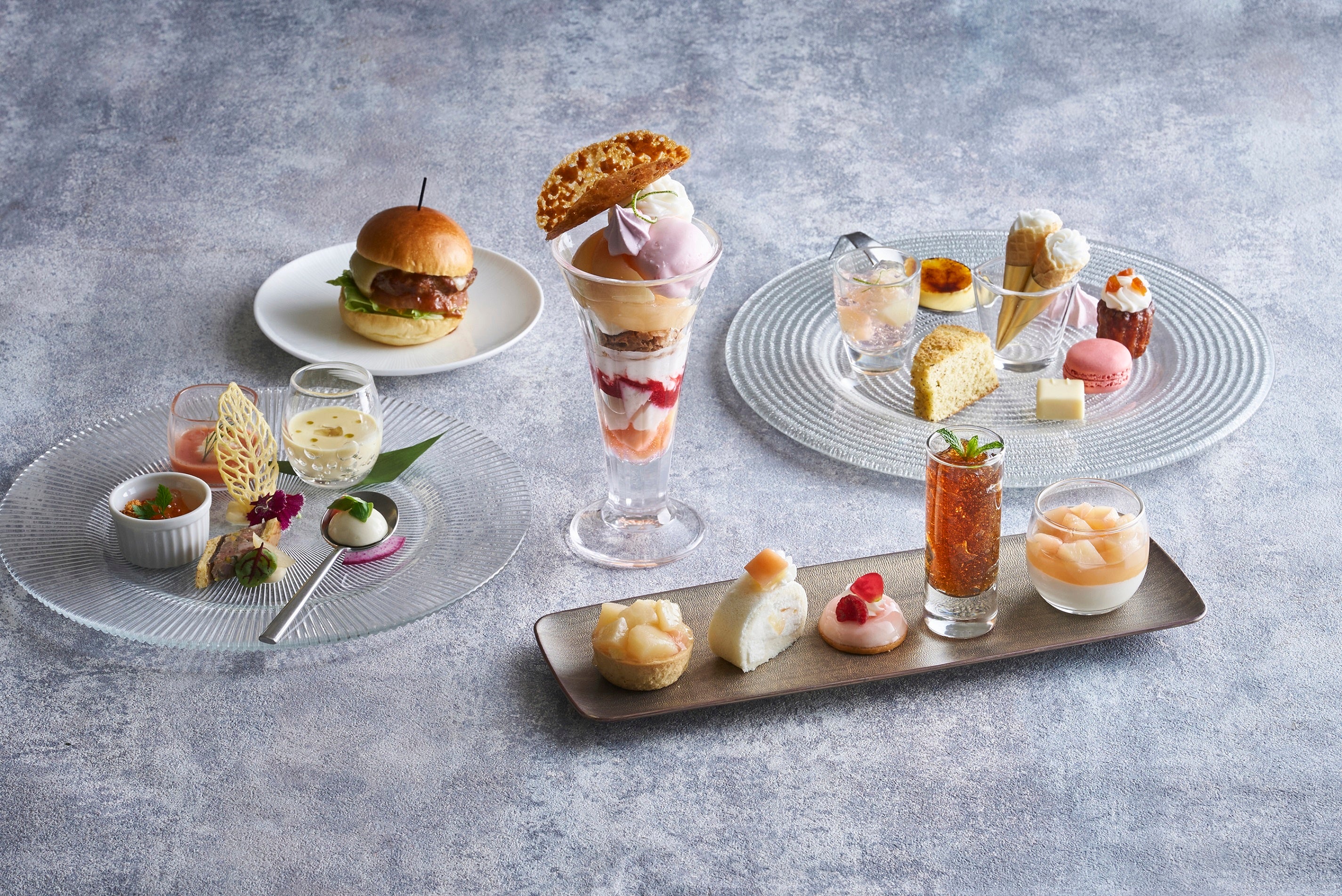 夏のスイーツコース『Peach & Milk』（DINING & BAR TABLE 9 TOKYO）