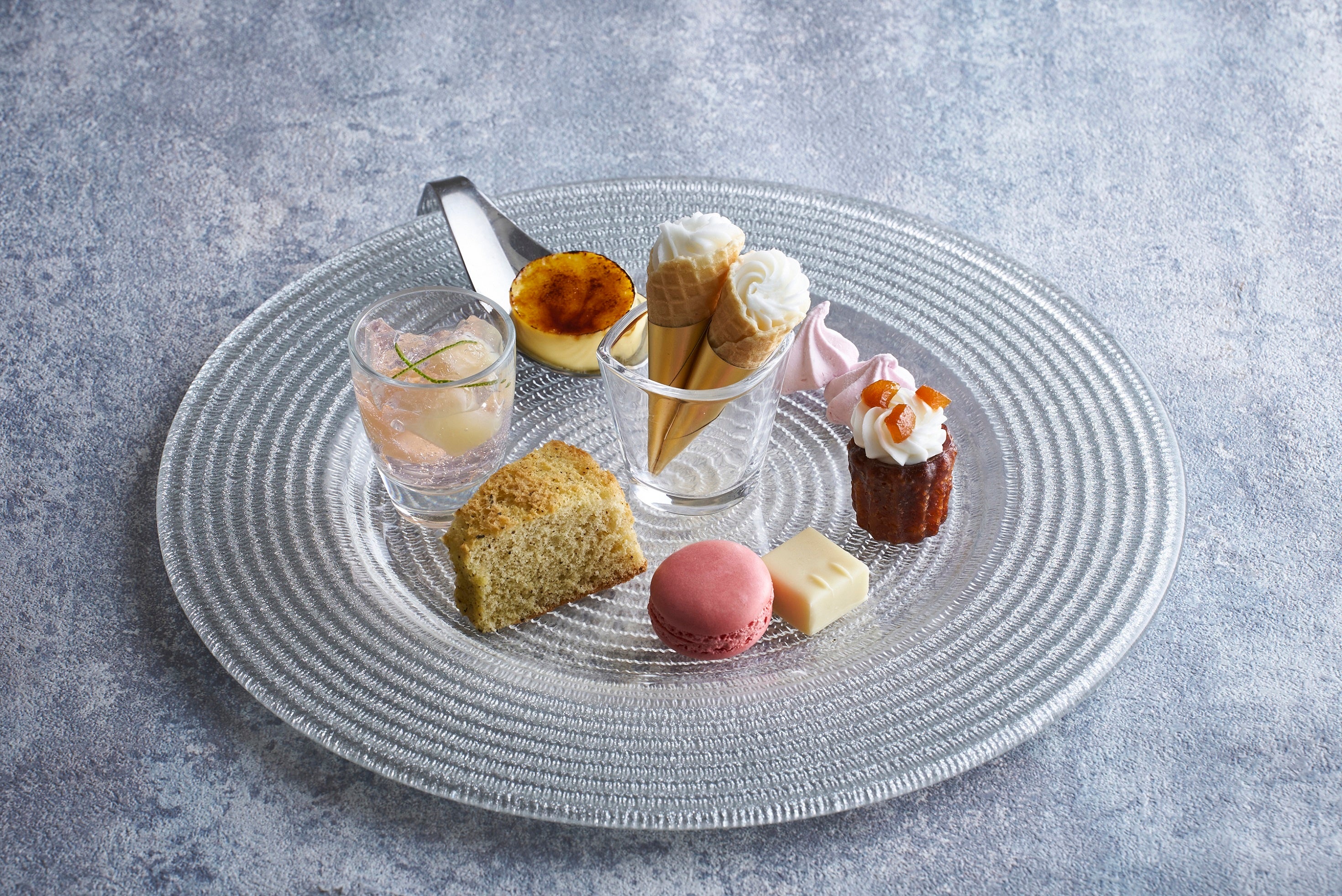 プティフール（DINING & BAR TABLE 9 TOKYO）