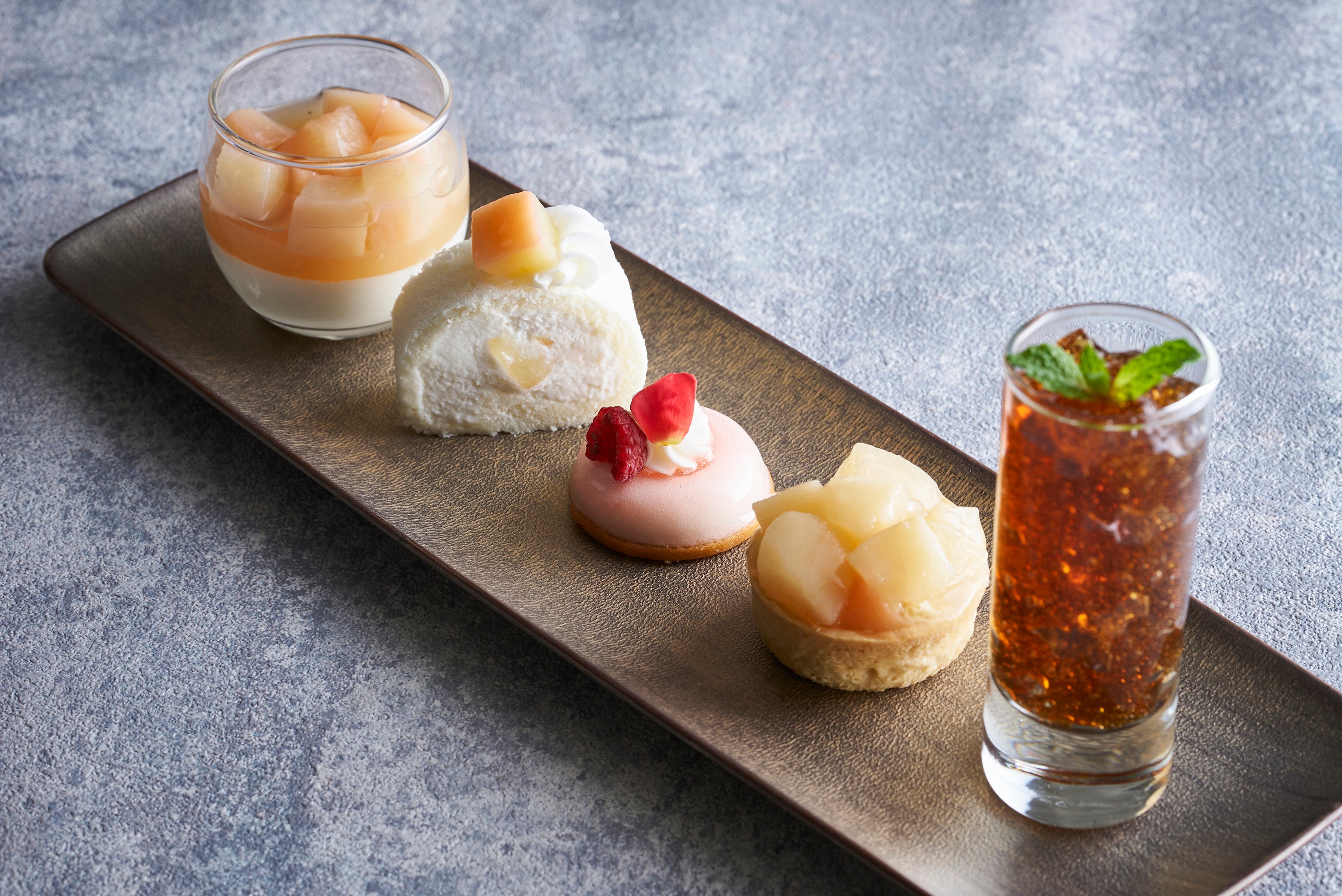 バラエティーデザート（DINING & BAR TABLE 9 TOKYO）