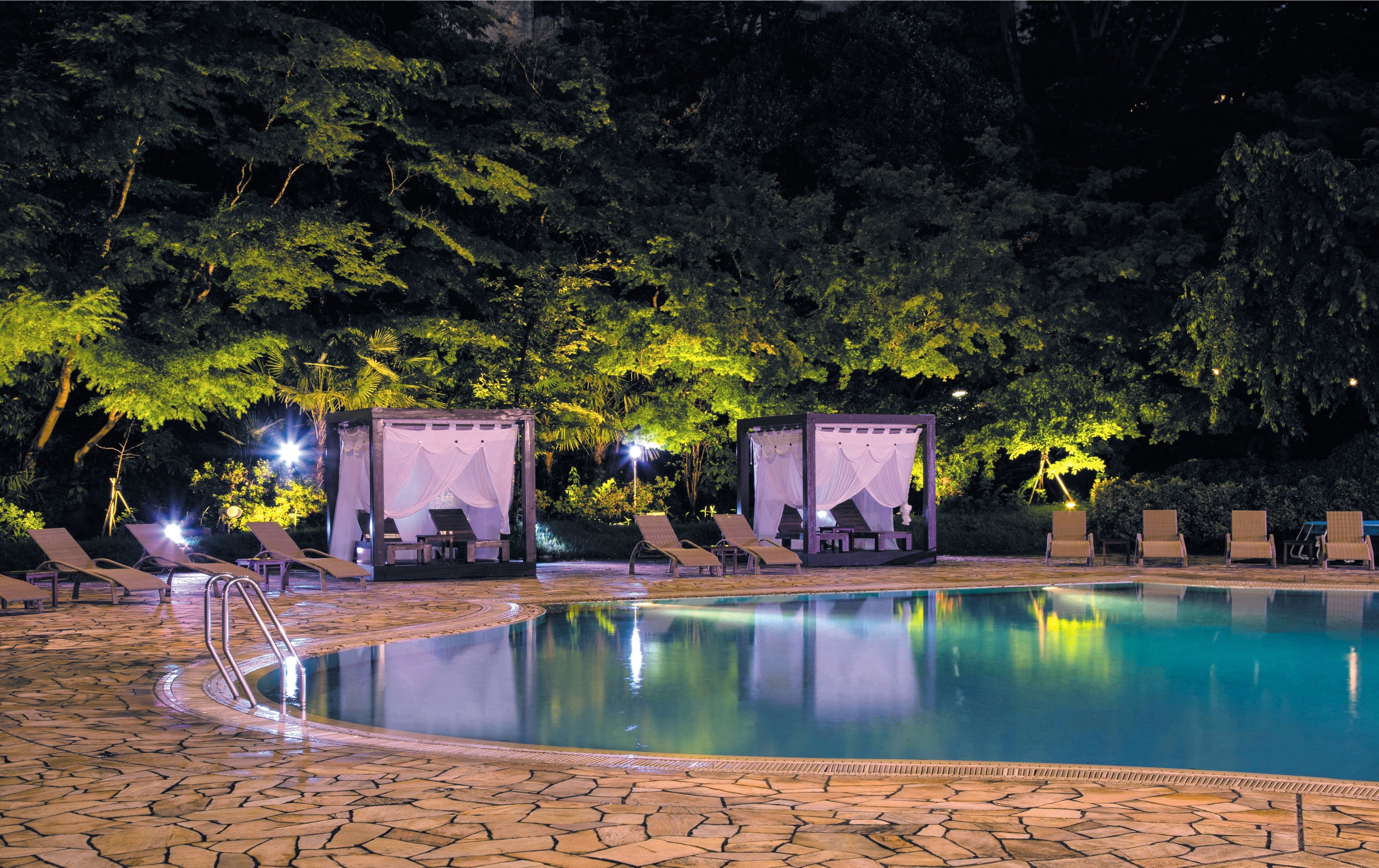 ダイヤモンドプール　ナイトプール