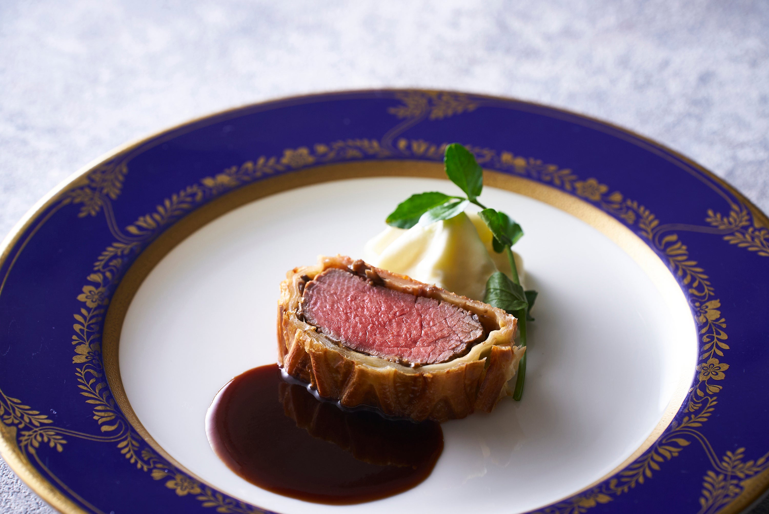 料理長のスペシャリテ「牛フィレ肉のパイ包み焼き ウェリントン」