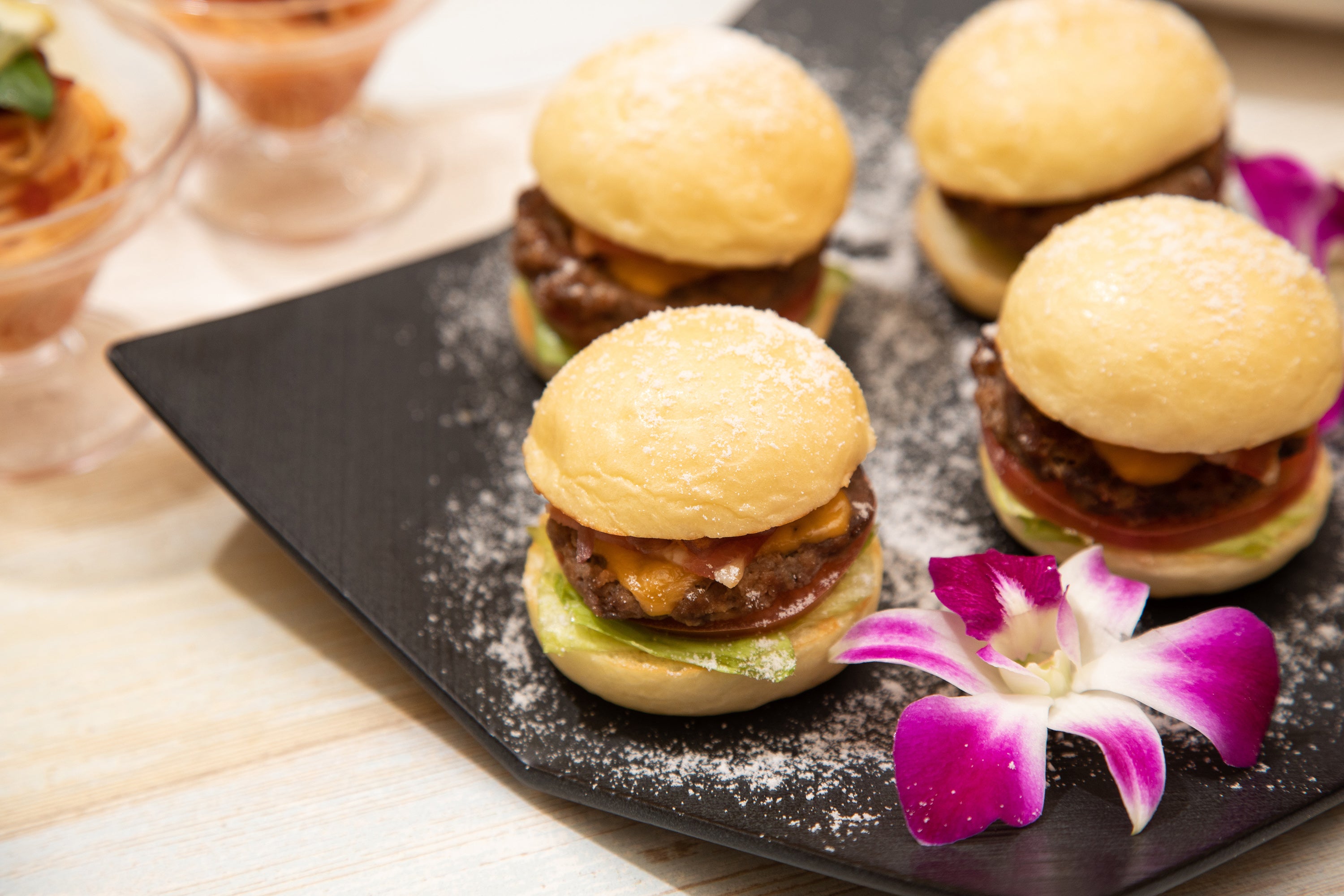 ココナッツ香る白いハプナバーガー（LUXE DINING HAPUNA）