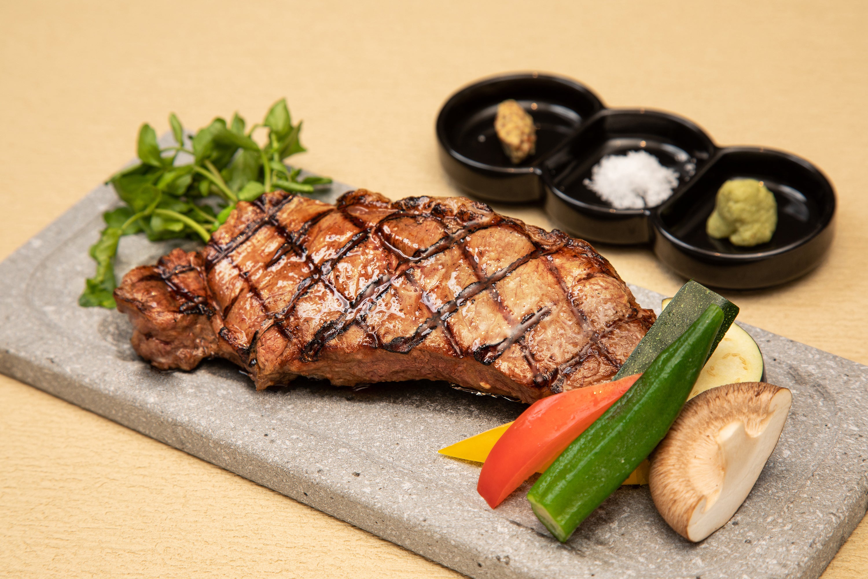 ビーフステーキ溶岩プレート（和ビストロ いちょう坂）