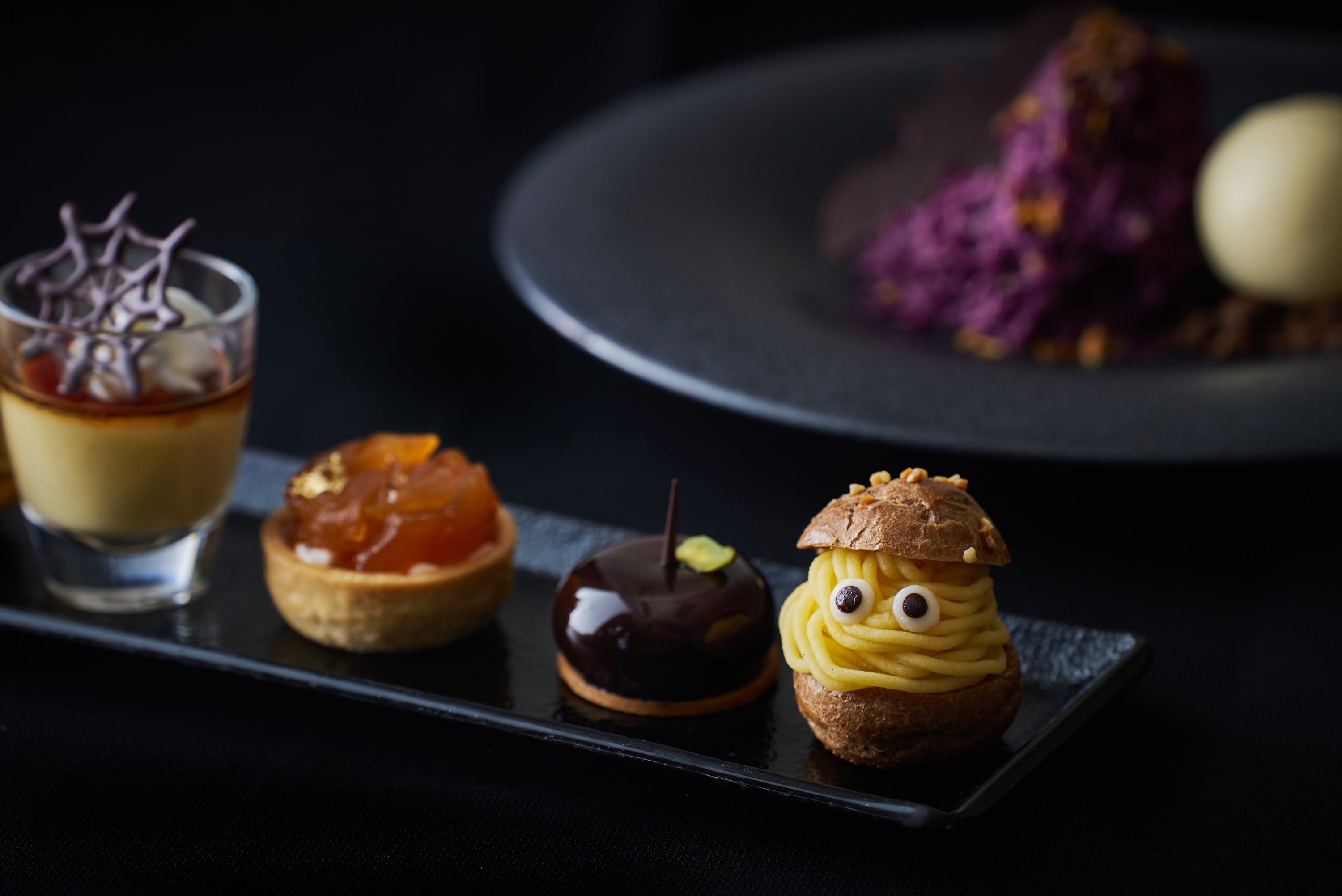 10月限定でご用意するハロウィーン使用のスイーツ（DINING & BAR TABLE 9 TOKYO）