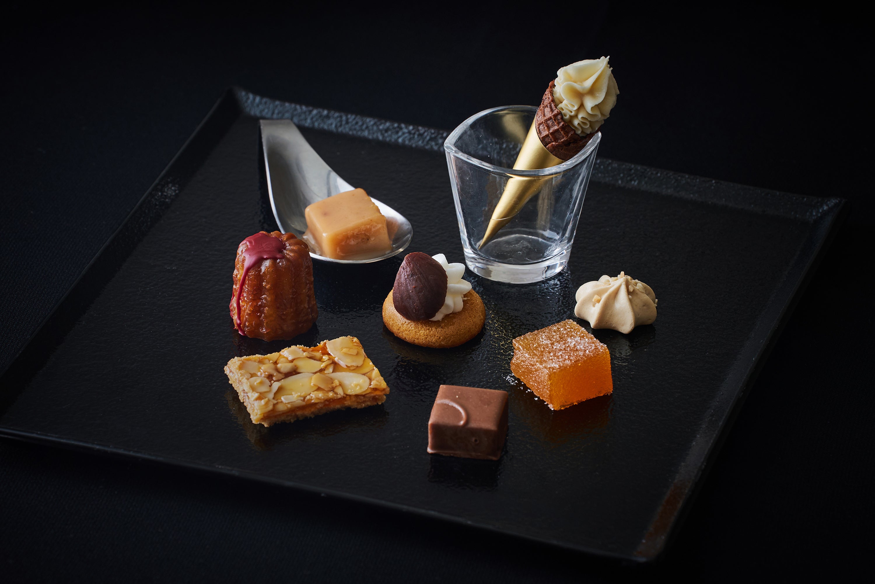 プティフール（10月限定の『Marron & Caramel』～HALLOWEEN～_DINING & BAR TABLE 9 TOKYO）