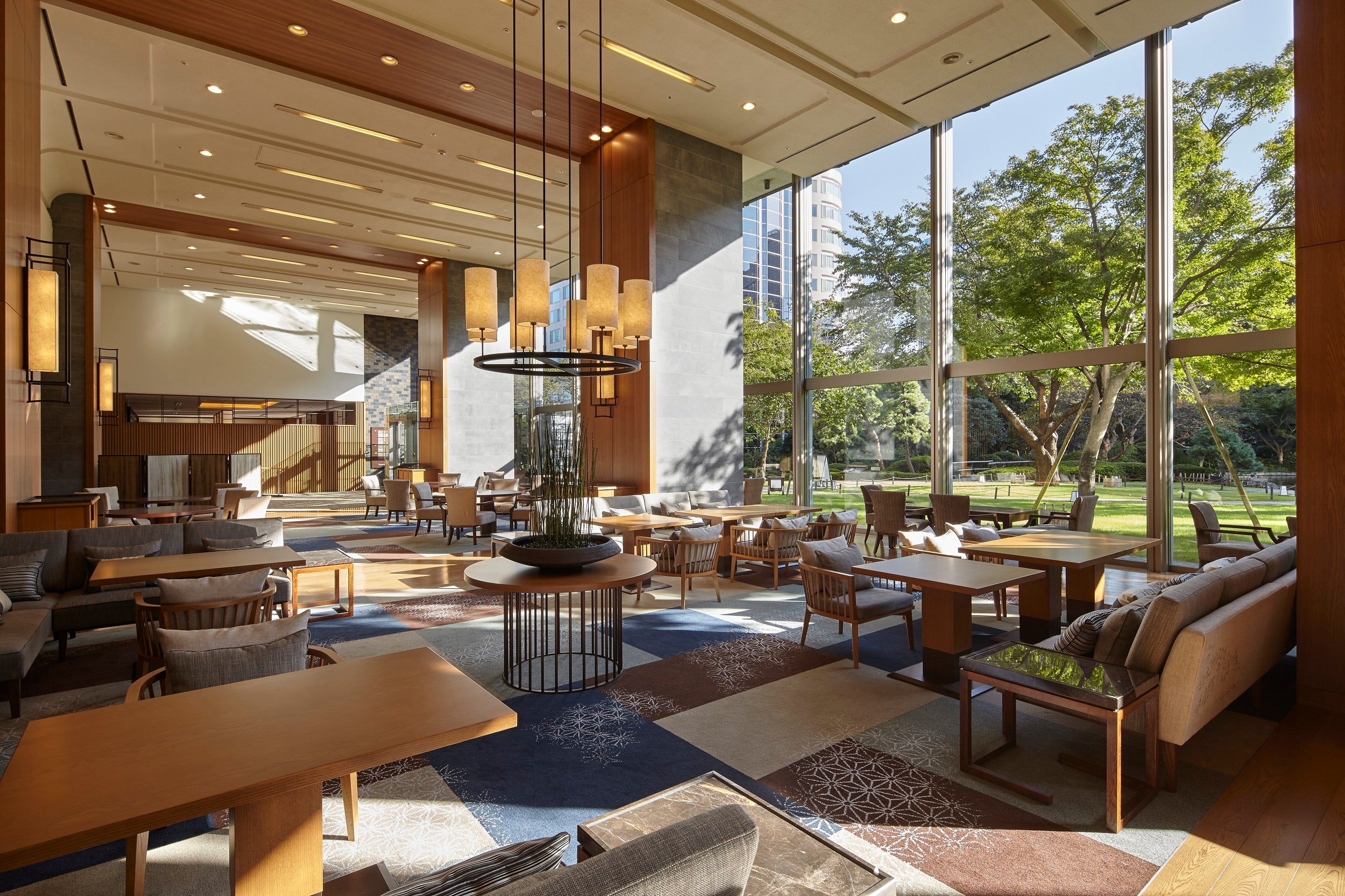 【ラウンジ 光明」内観