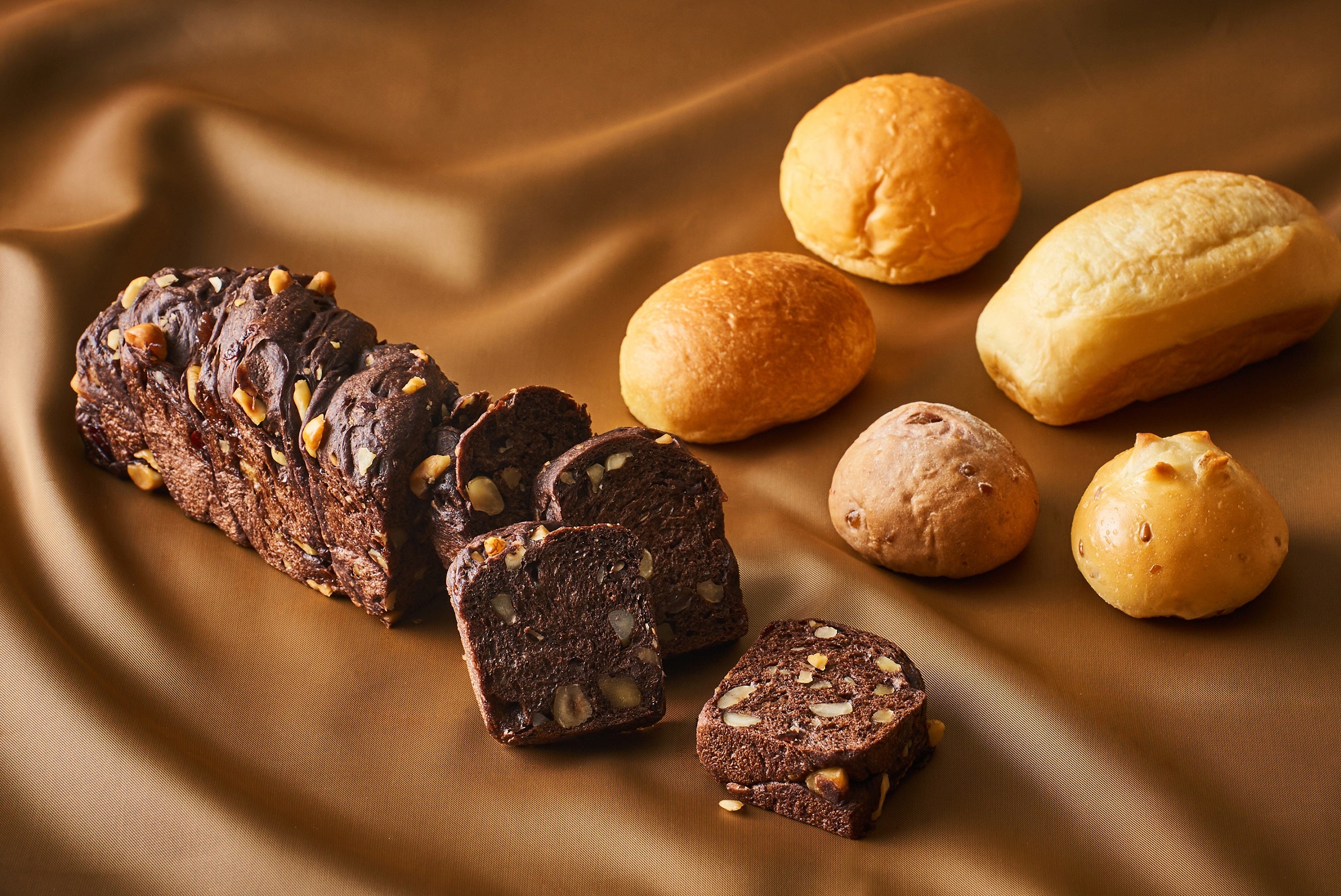 木の実のショコラブレッド、 アニバーサリーアソート（左から）（『◆ ブーランジュリーシナガワ』）