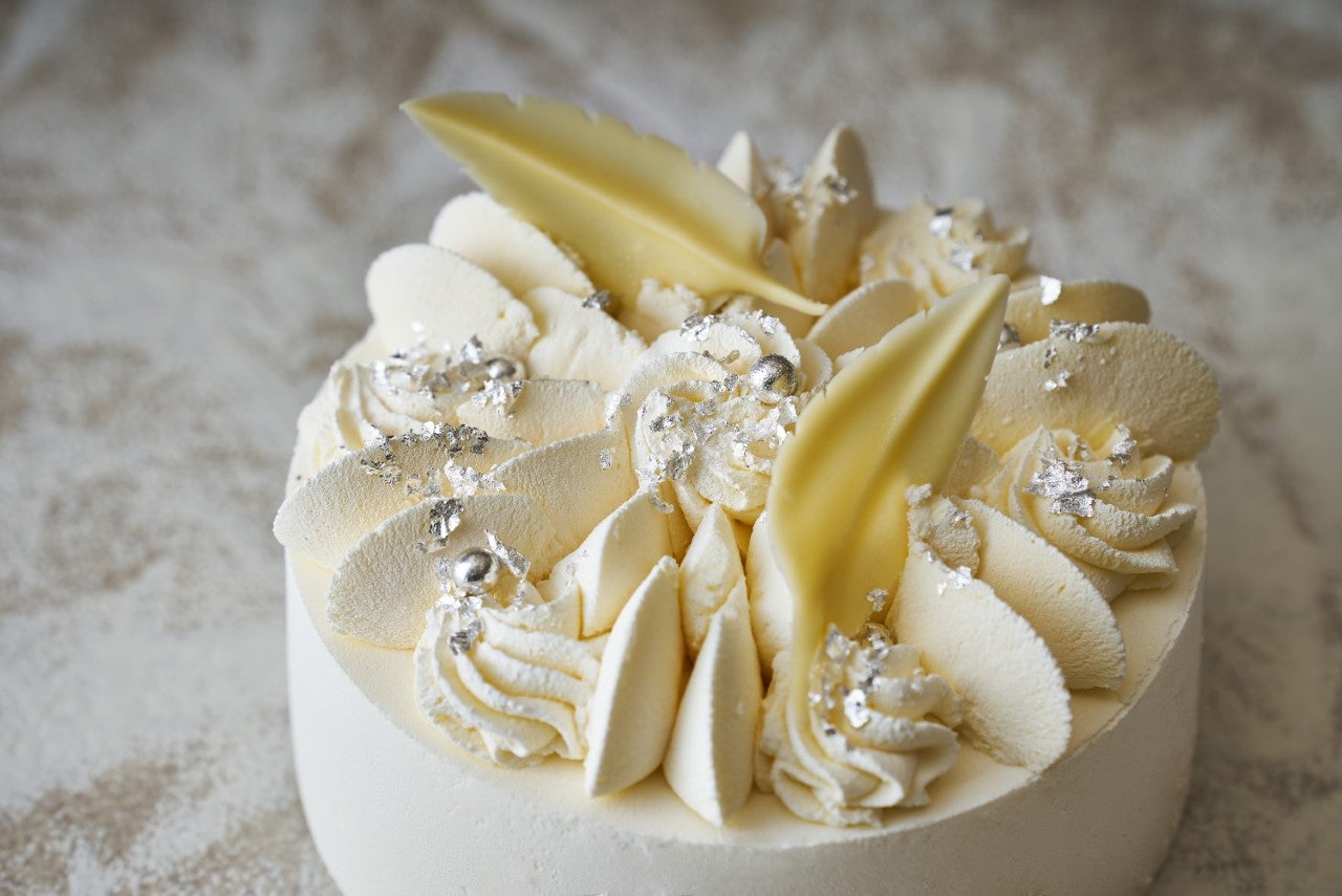 真っ白な「クリスマススノー」は雪の結晶をイメージ