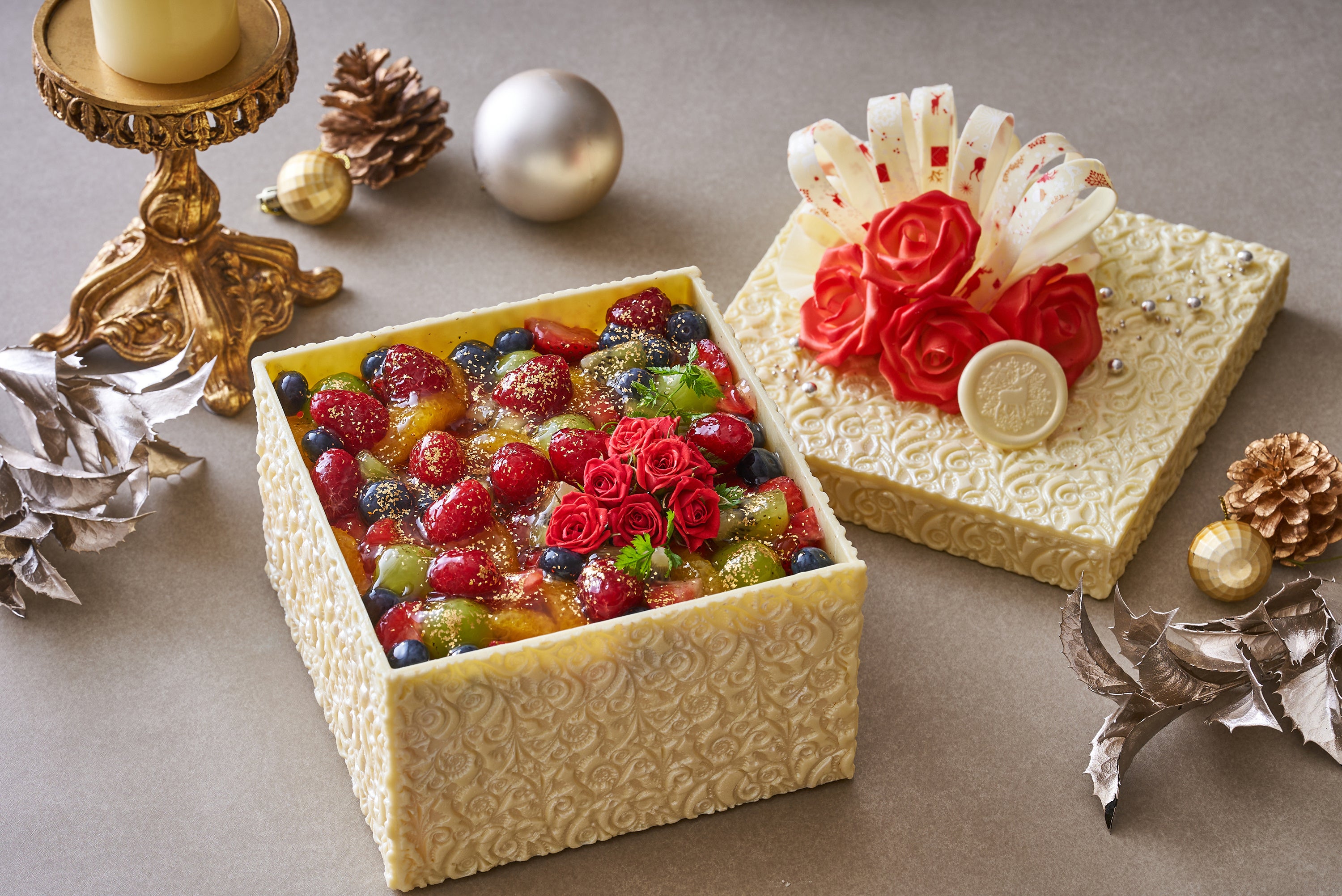 バラのブーケをモチーフしたプレゼントボックス