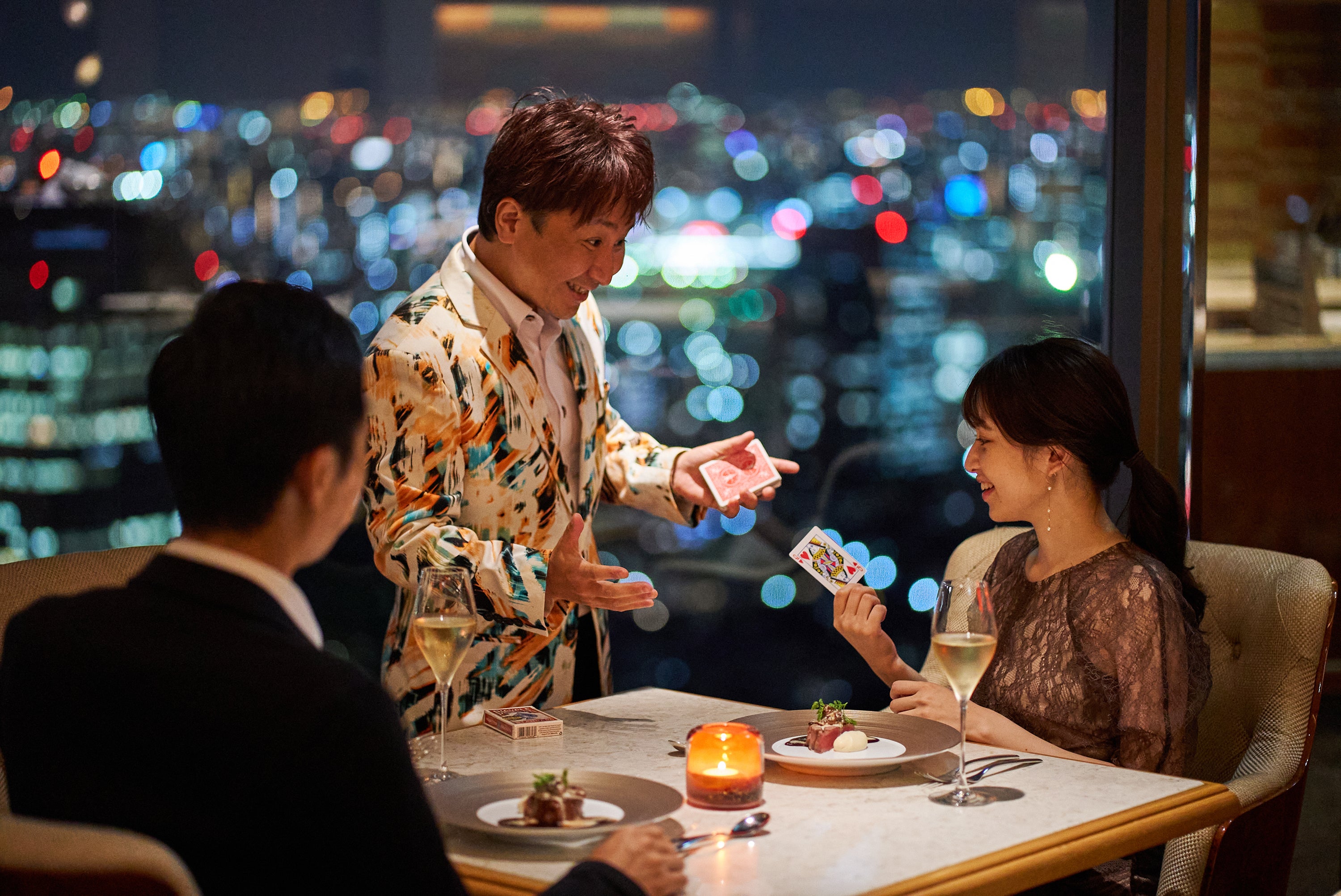 お食事とともにお楽しみいただける プロマジシャンによるテーブルマジック