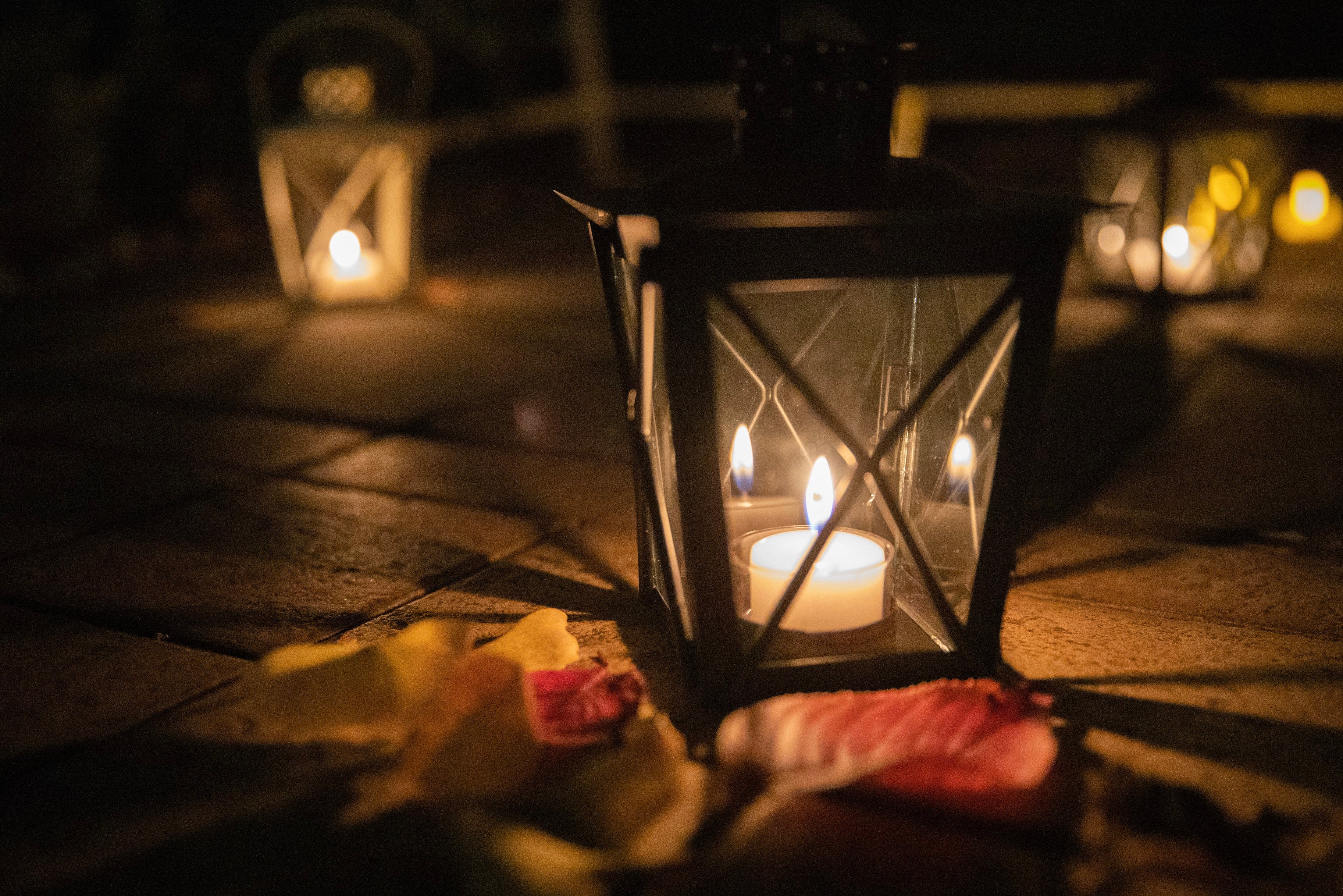 揺らめくキャンドルの灯りに癒されて