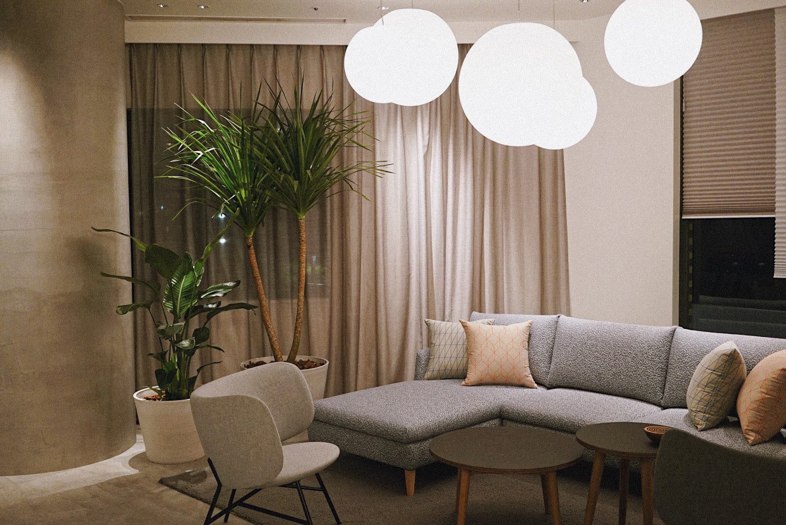 洗練されたデザインの家具を配したロビー（品川プリンスホテル）